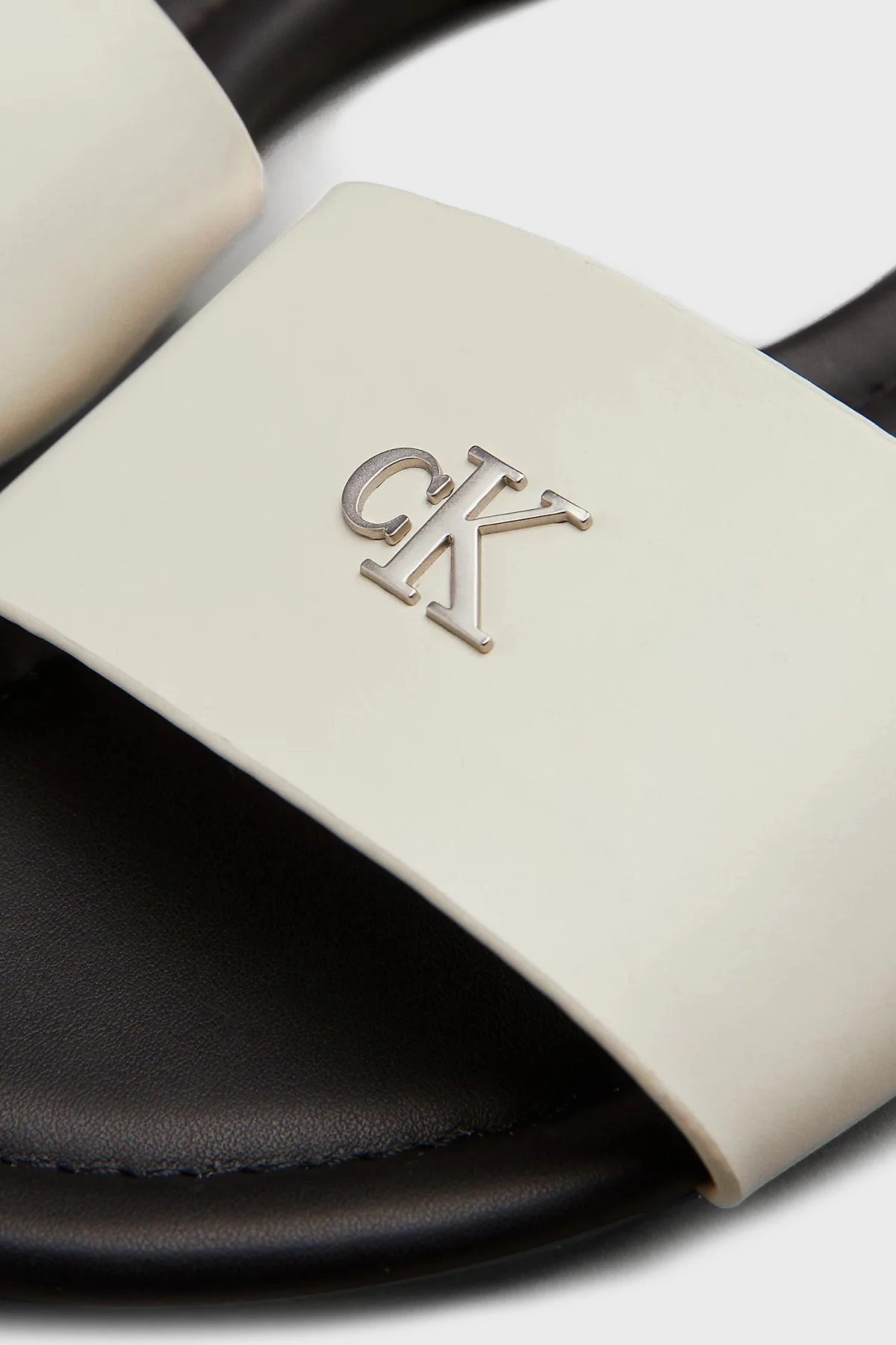 Calvin Klein Logolu Tek Bant YW0YW01697CJH Bayan Terlik YW0YW01697 CJH SİYAH-BEYAZ - 10