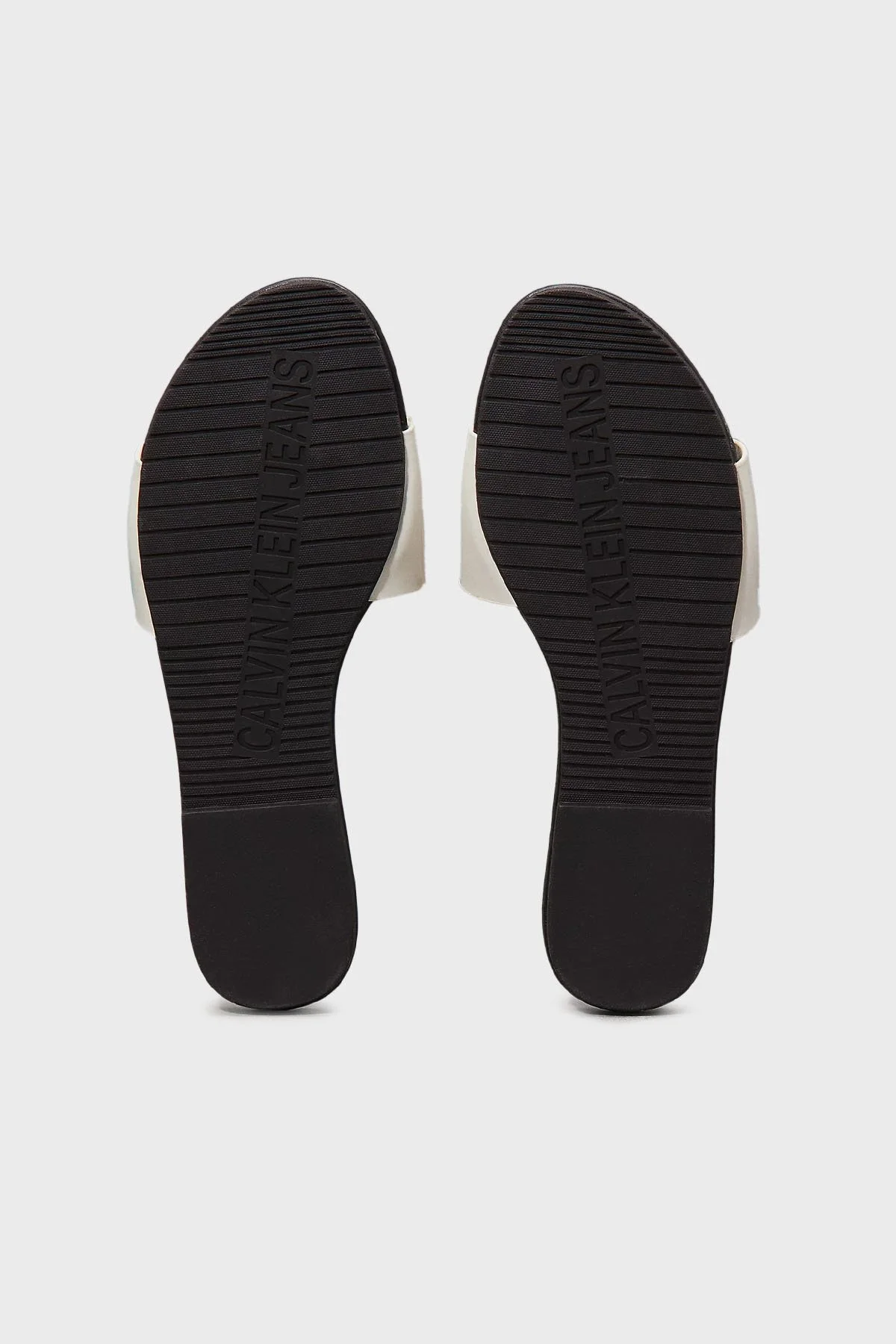 Calvin Klein Logolu Tek Bant YW0YW01697CJH Bayan Terlik YW0YW01697 CJH SİYAH-BEYAZ - 12