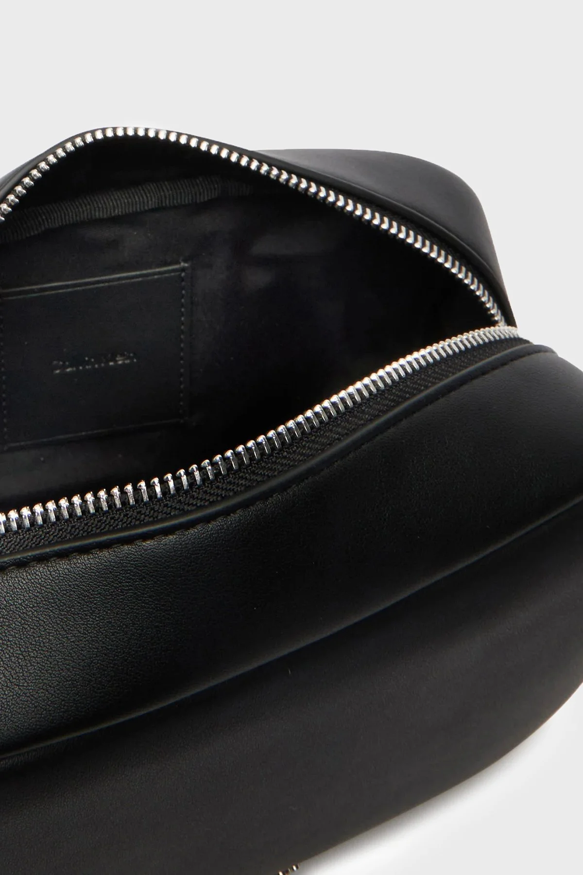 Calvin Klein Logolu Tek Saplı Erkek Traş Çantası LV04D1227G UB1 SİYAH - 5