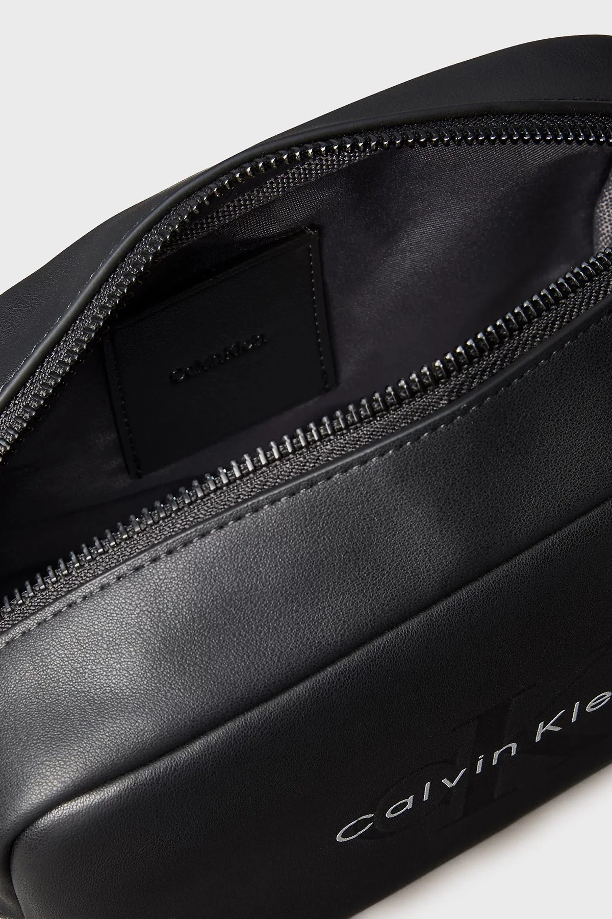 Calvin Klein Logolu Tek Saplı LV04D1238GUB1 Erkek Çanta LV04D1238G UB1 SİYAH - 3