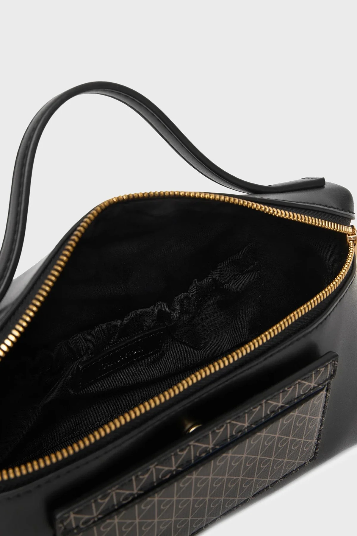 Calvin Klein Logolu Tek Saplı LV04F1102G2XA Bayan Çanta LV04F1102G 2XA SİYAH - 6