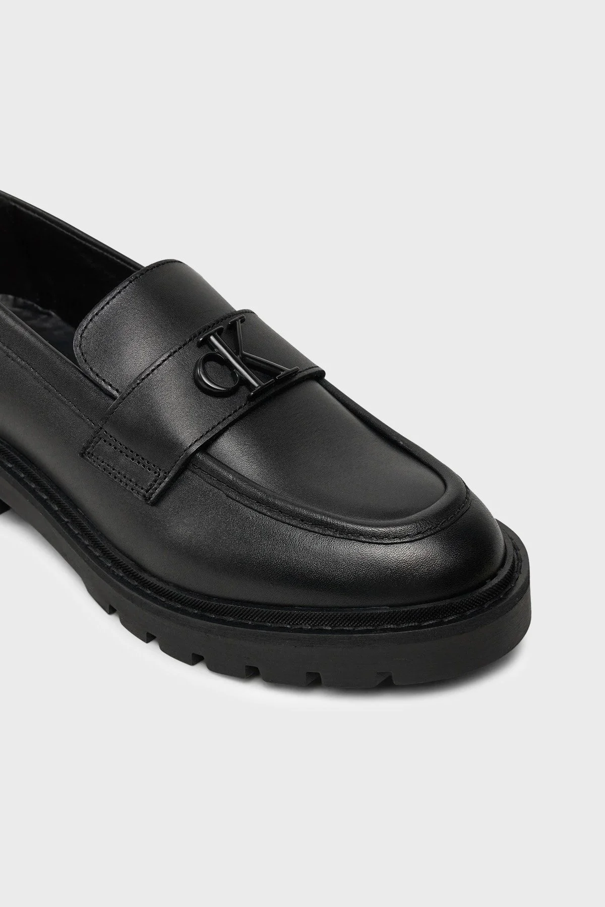 Calvin Klein Logolu Tırtıklı Kalın Taban Loafer YW0YW016820GJ Bayan Ayakkabı YW0YW01682 0GJ SİYAH - 4