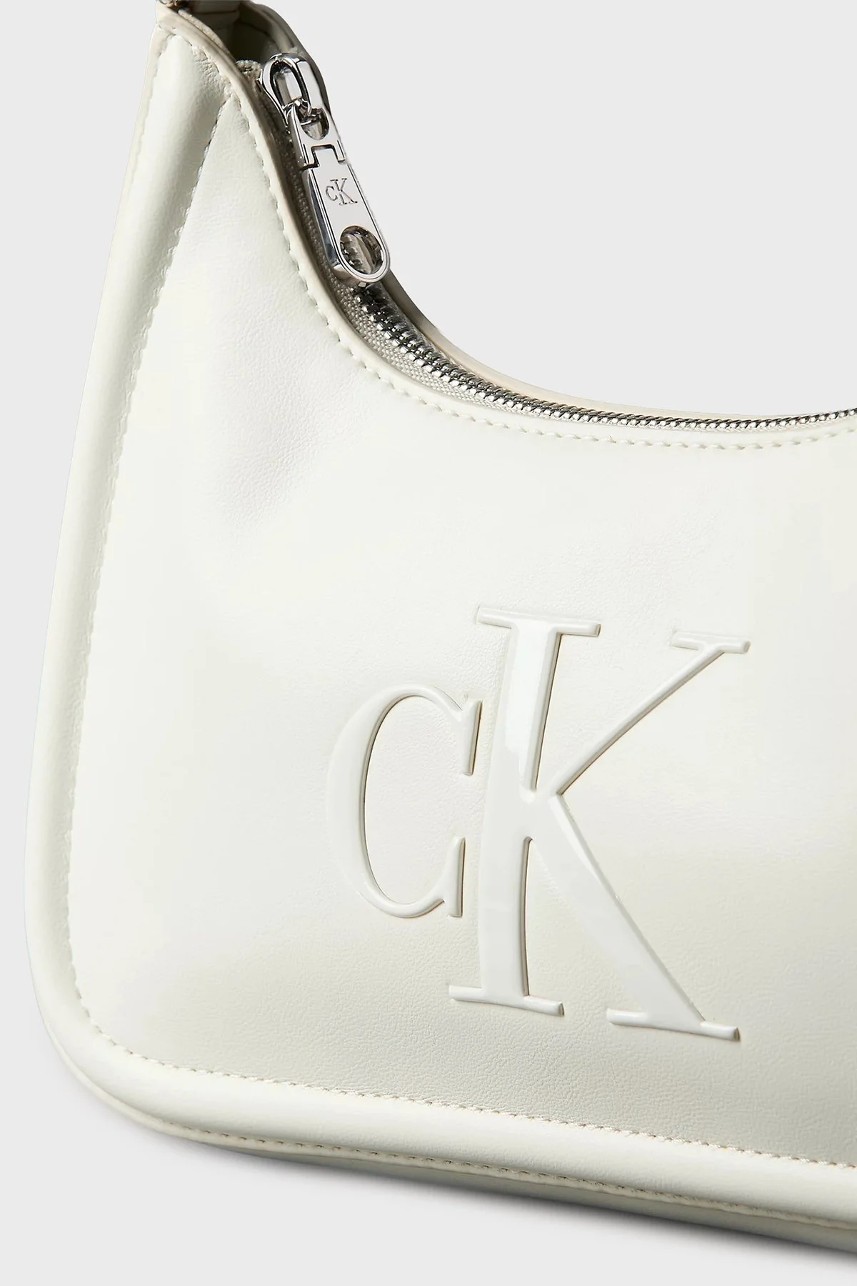 Calvin Klein Logolu Tutma Saplı Mini LV04F3230GFUP Bayan Çanta LV04F3230G FUP BEYAZ - 5