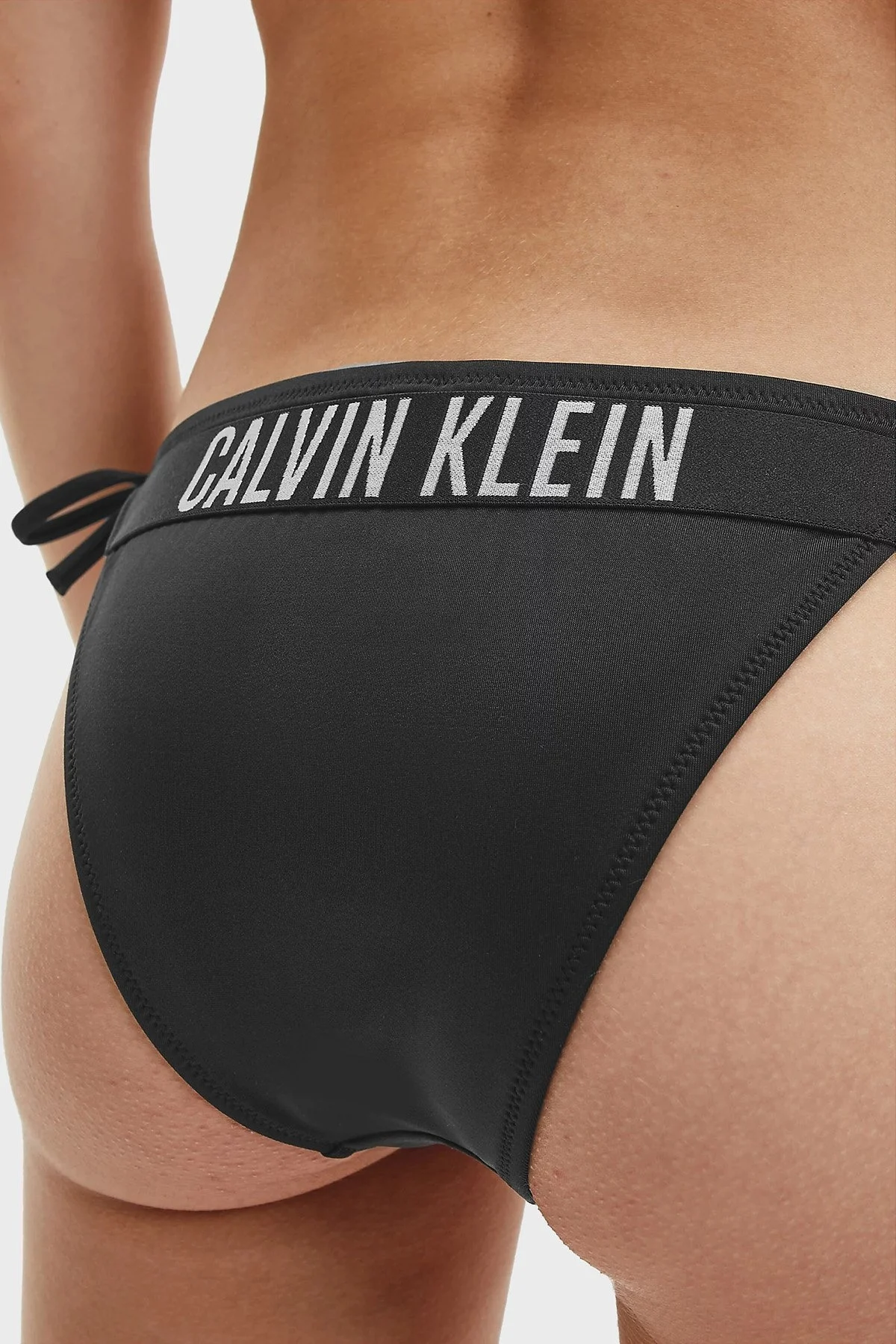 Calvin Klein Logolu Yandan Bağlamalı Bayan Bikini Altı KW0KW01858 BEH SİYAH - 4