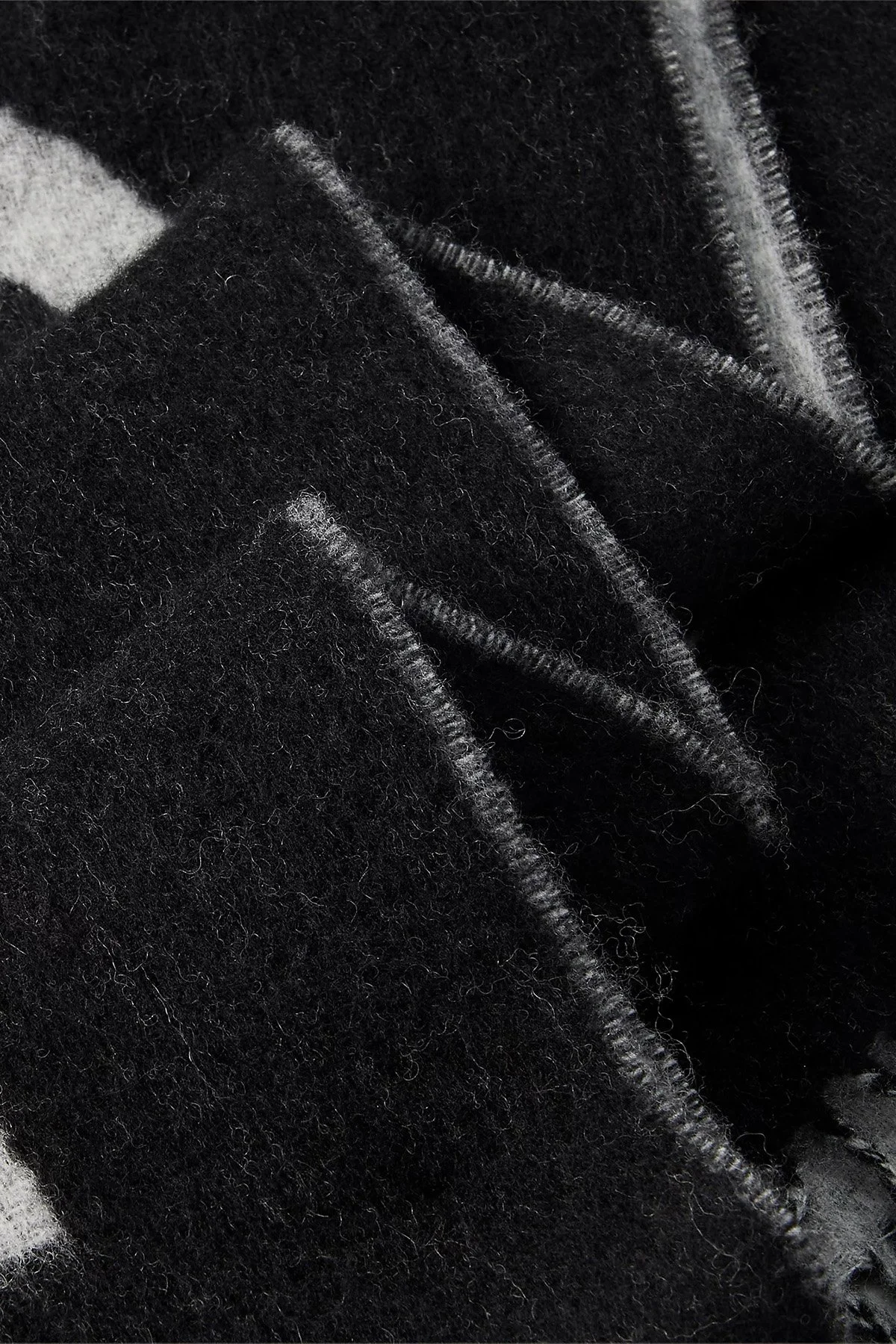 Calvin Klein Logolu Yünlü LV04D8026GUB1 Erkek Atkı LV04D8026G UB1 SİYAH - 4