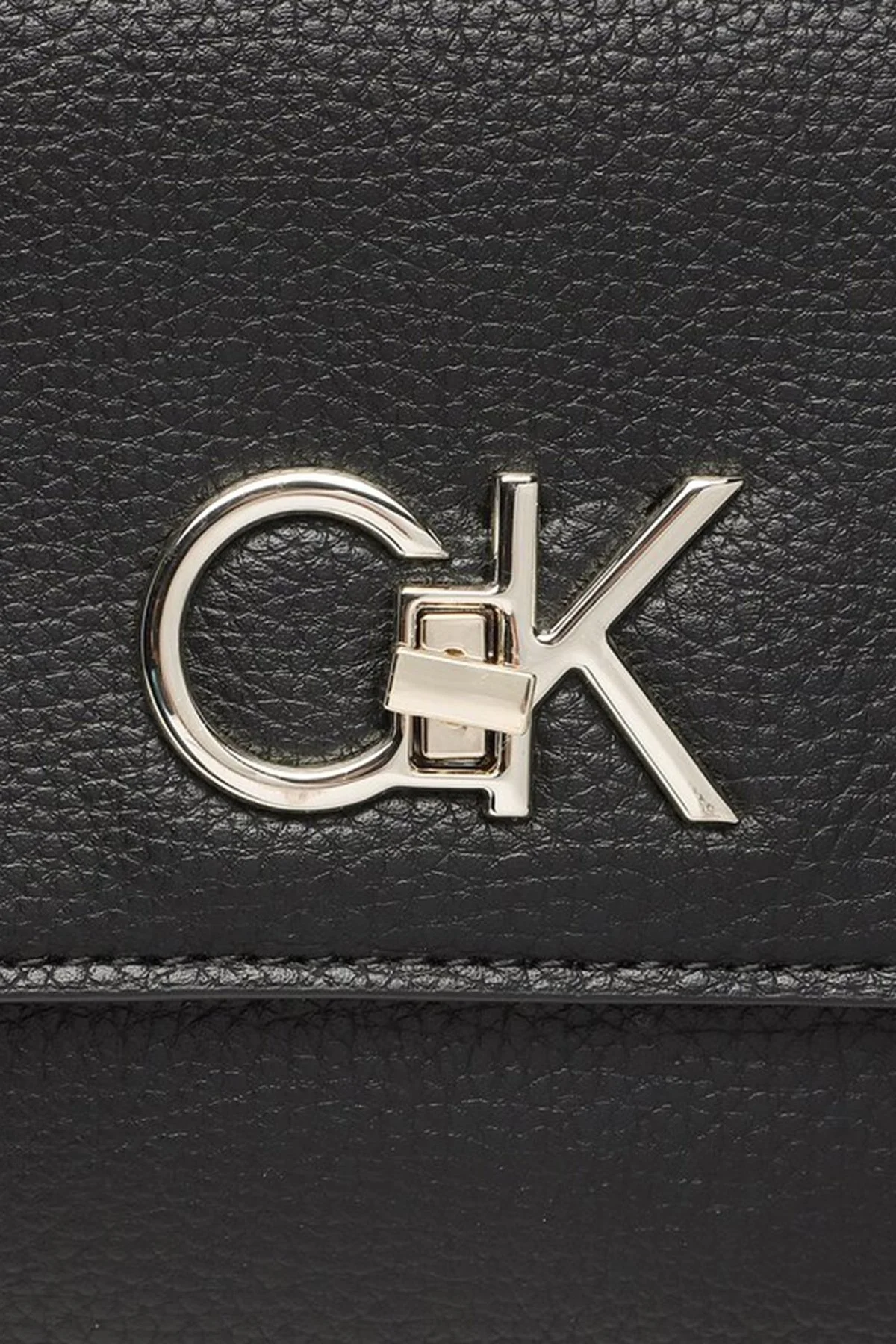 Calvin Klein Logolu Zincir Askılı Bayan Çanta K60K609395 BAX SİYAH - 5