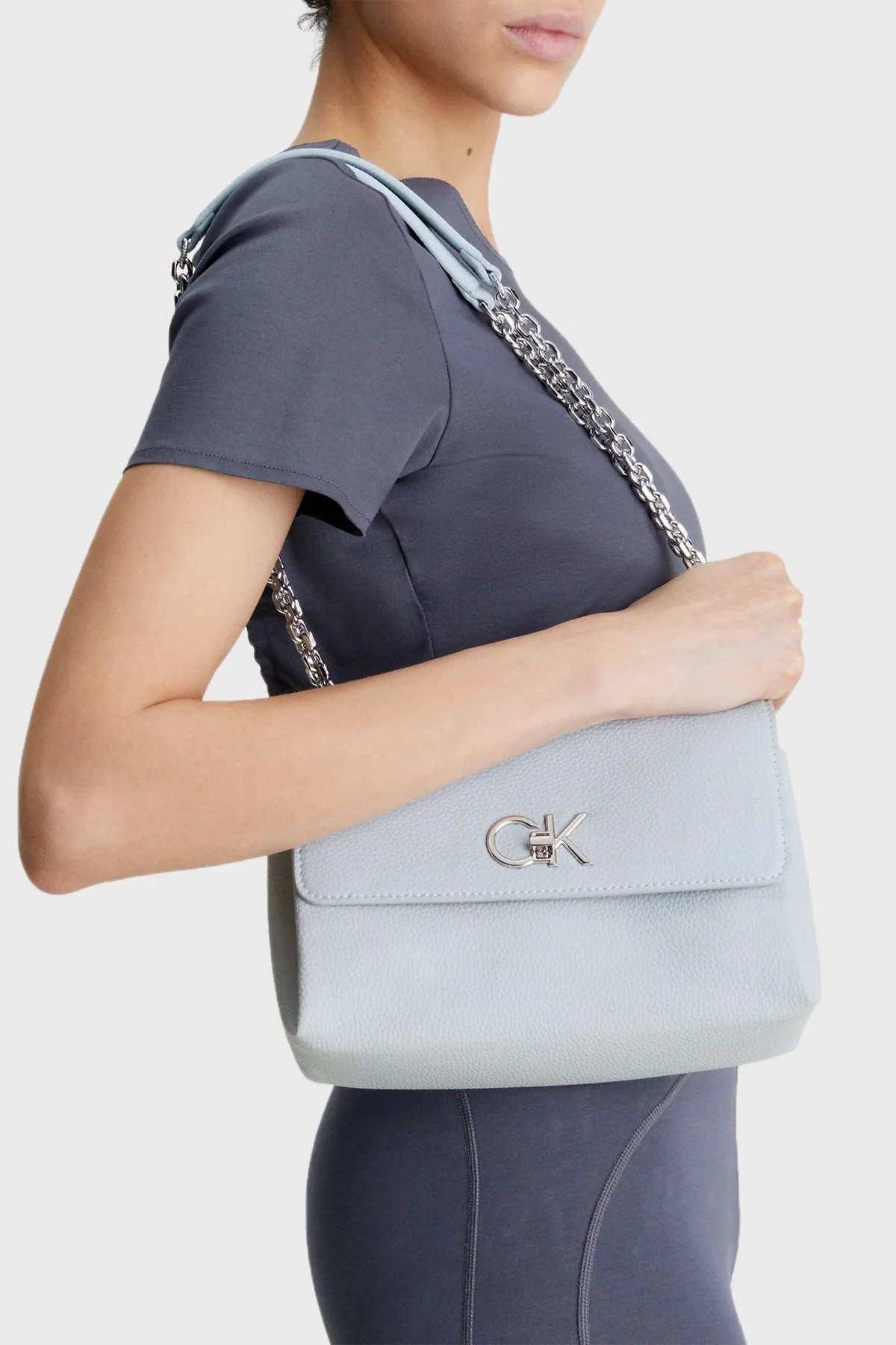 Calvin Klein Logolu Zincir Askılı K60K609395DYI Bayan Çanta K60K609395 DYI AÇIK MAVİ - 3