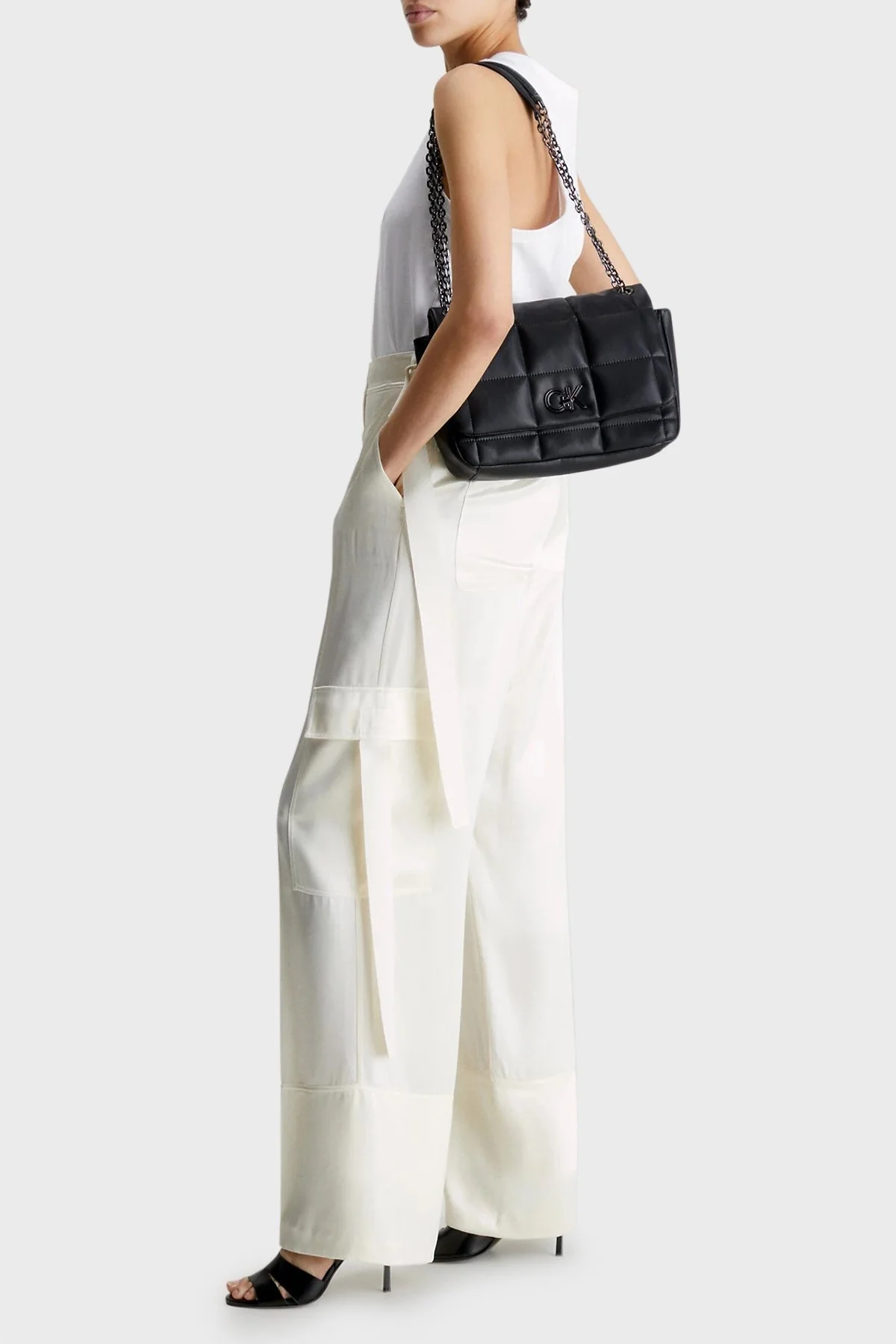 Calvin Klein Logolu Zincir Askılı K60K610454BAX Bayan Çanta K60K610454 BAX SİYAH - 2