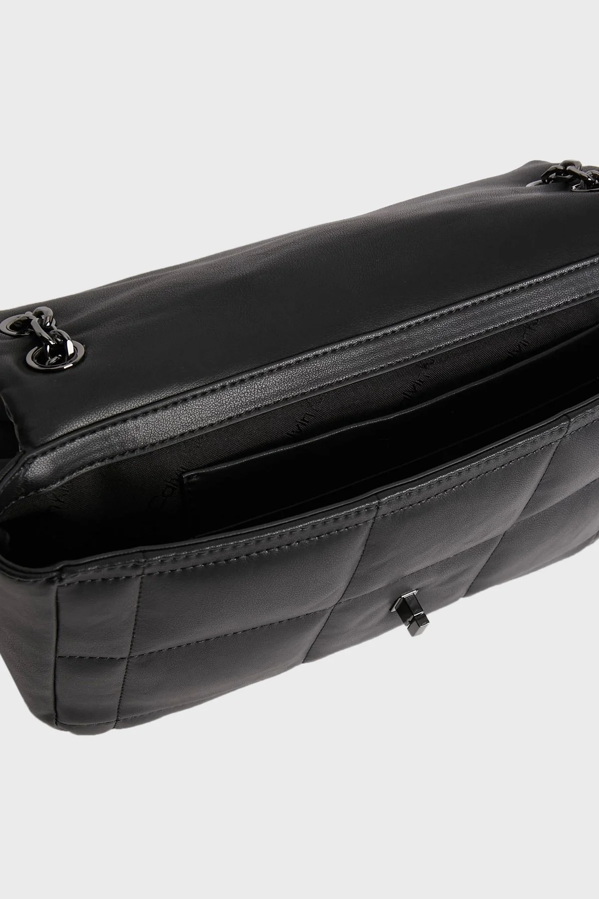 Calvin Klein Logolu Zincir Askılı K60K610454BAX Bayan Çanta K60K610454 BAX SİYAH - 5