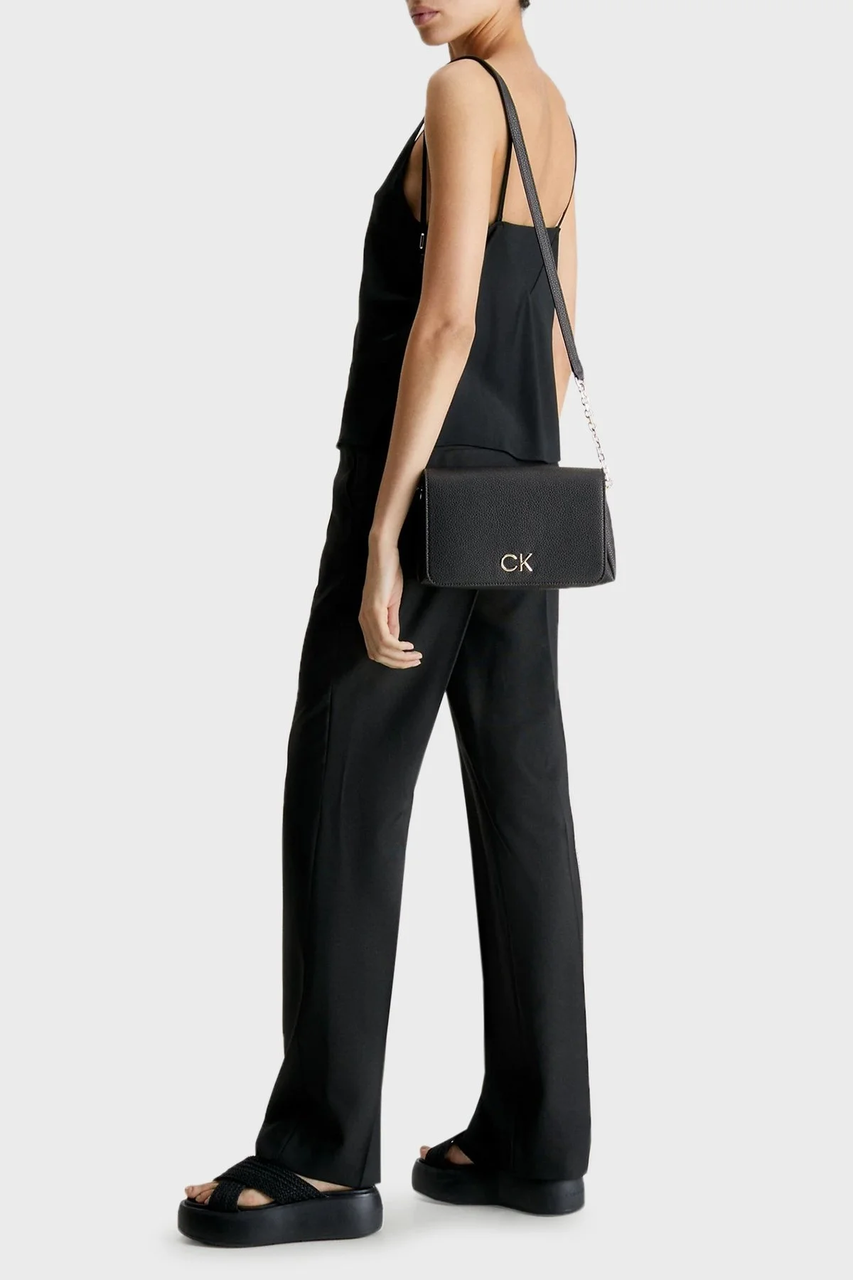 Calvin Klein Logolu Zincir Askılı K60K610455BAX Bayan Çanta K60K610455 BAX SİYAH - 3