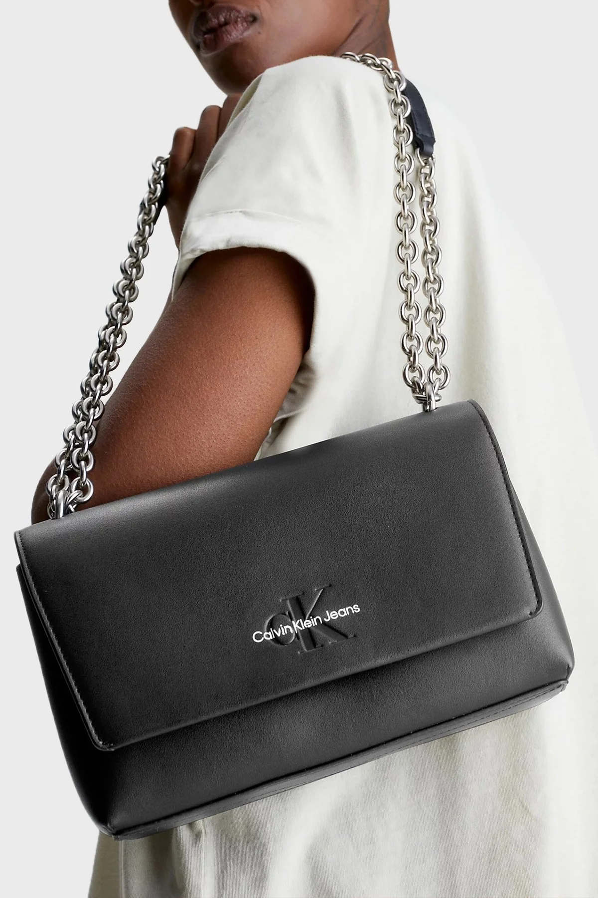 Calvin Klein Logolu Zincir Askılı K60K610562BDS Bayan Çanta K60K610562 BDS SİYAH - 3