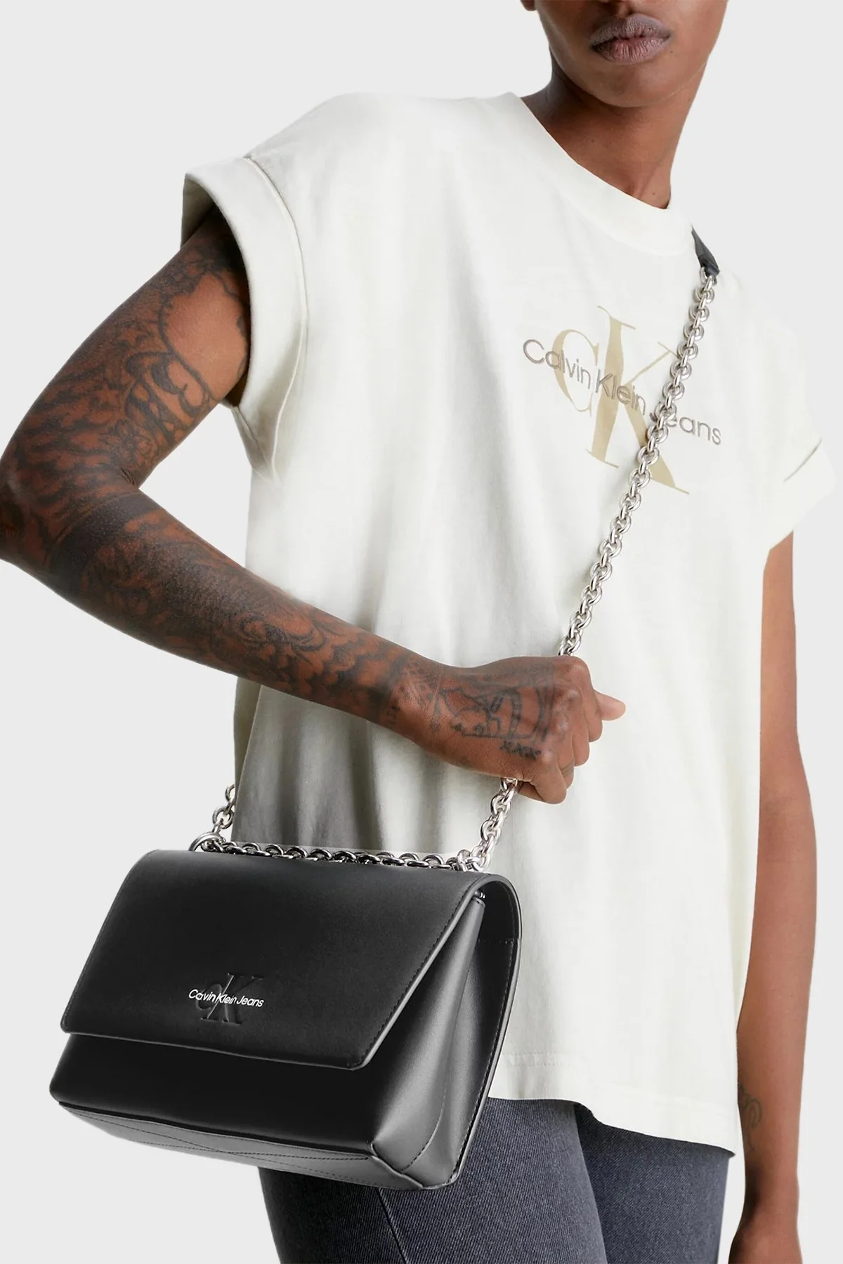 Calvin Klein Logolu Zincir Askılı K60K610562BDS Bayan Çanta K60K610562 BDS SİYAH - 4