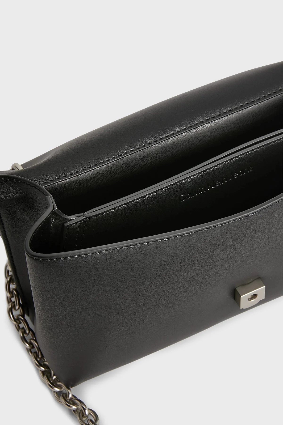 Calvin Klein Logolu Zincir Askılı K60K610562BDS Bayan Çanta K60K610562 BDS SİYAH - 6