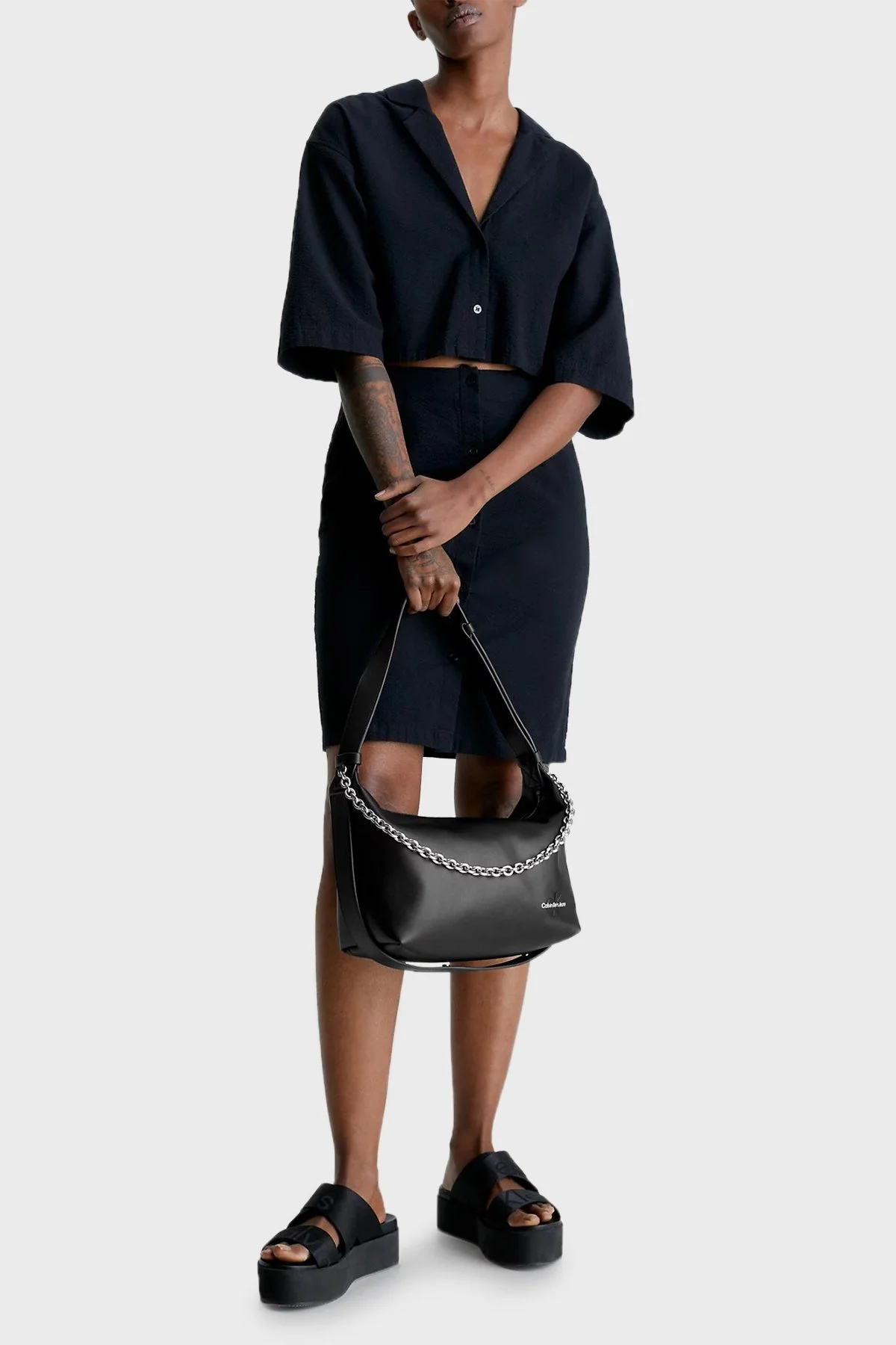 Calvin Klein Logolu Zincir Askılı K60K610563BDS Bayan Çanta K60K610563 BDS SİYAH - 2