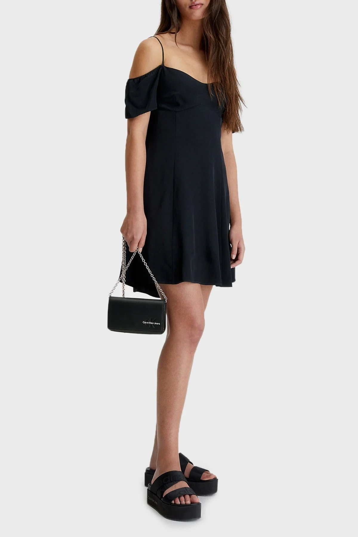 Calvin Klein Logolu Zincir Askılı K60K610703BDS Bayan Çanta K60K610703 BDS SİYAH - 2