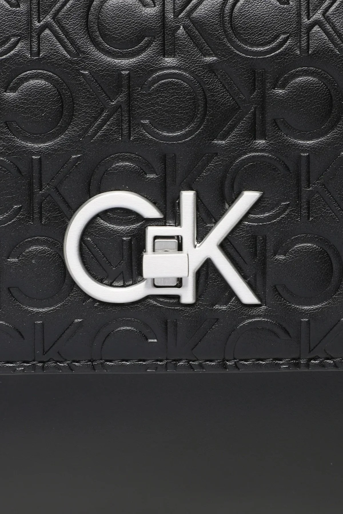 Calvin Klein Logolu Zincir Askılı K60K610919BAX Bayan Çanta K60K610919 BAX SİYAH - 3