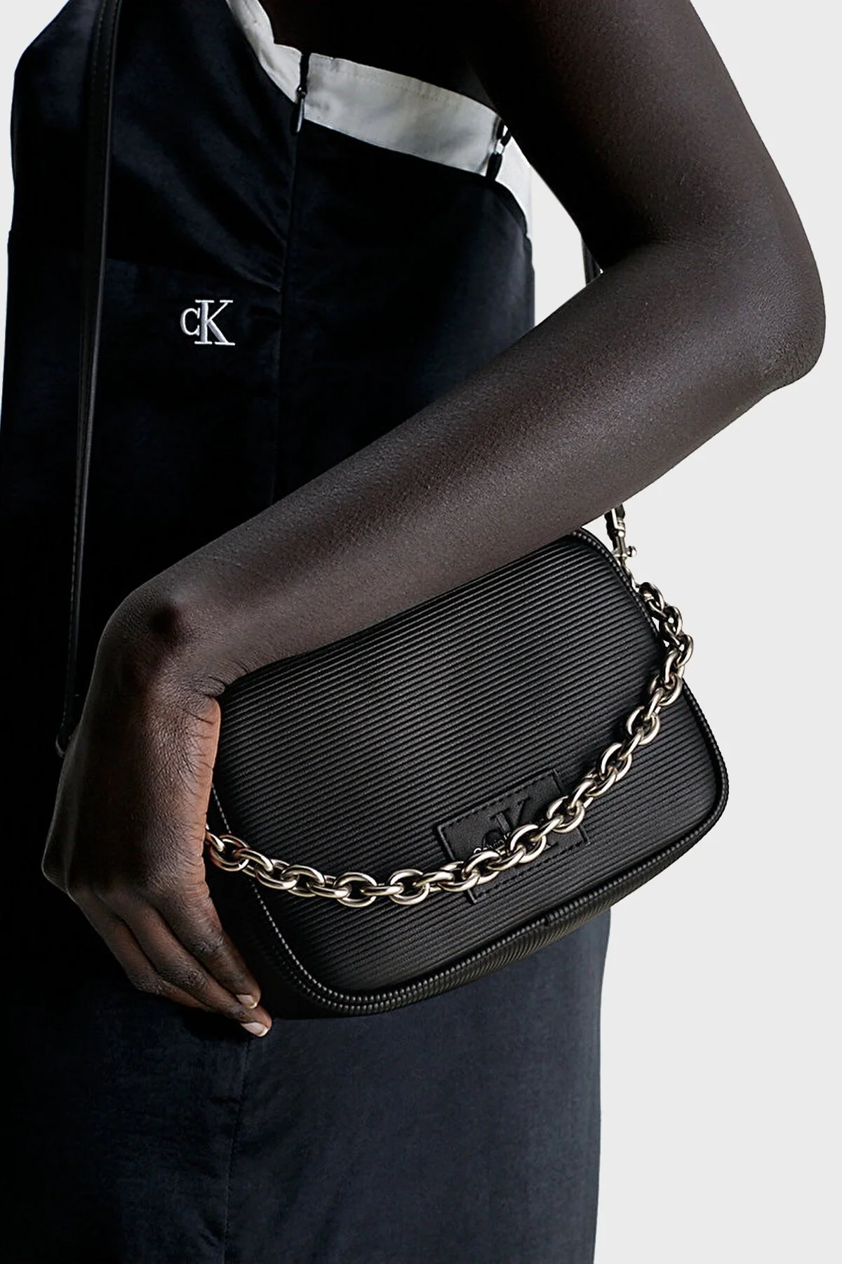 Calvin Klein Logolu Zincir Askılı K60K611189BDS Bayan Çanta K60K611189 BDS SİYAH - 3