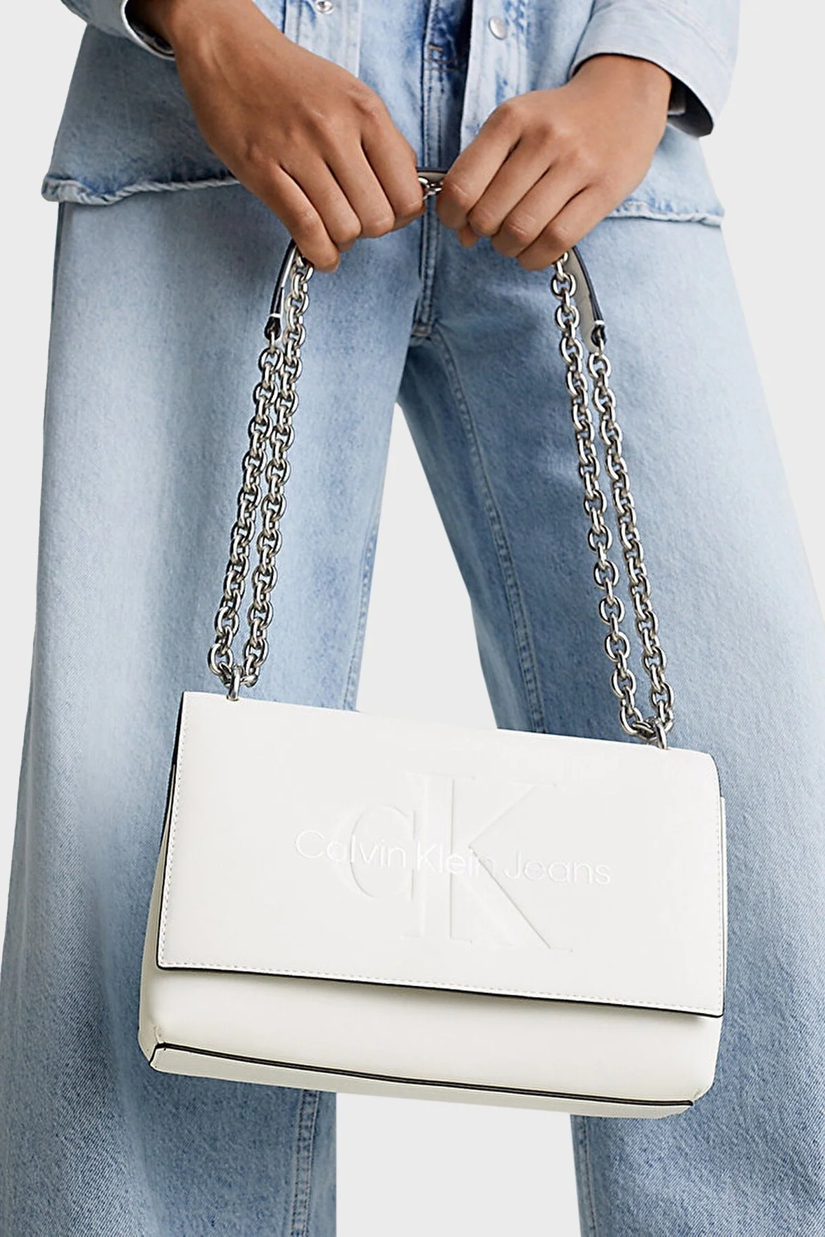 Calvin Klein Logolu Zincir Askılı K60K6118660LI Bayan Çanta K60K611866 0LI BEYAZ-GÜMÜŞ - 2