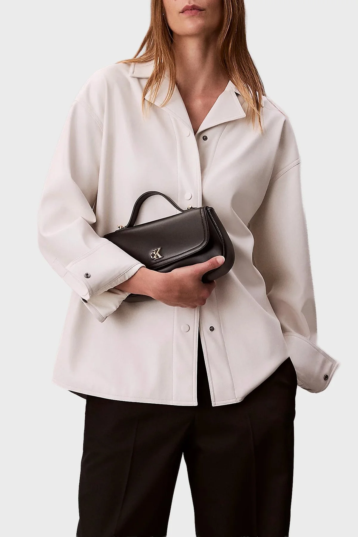 Calvin Klein Logolu Zincir Askılı LV04F3282GYIH Bayan Çanta LV04F3282G YIH SİYAH - 2