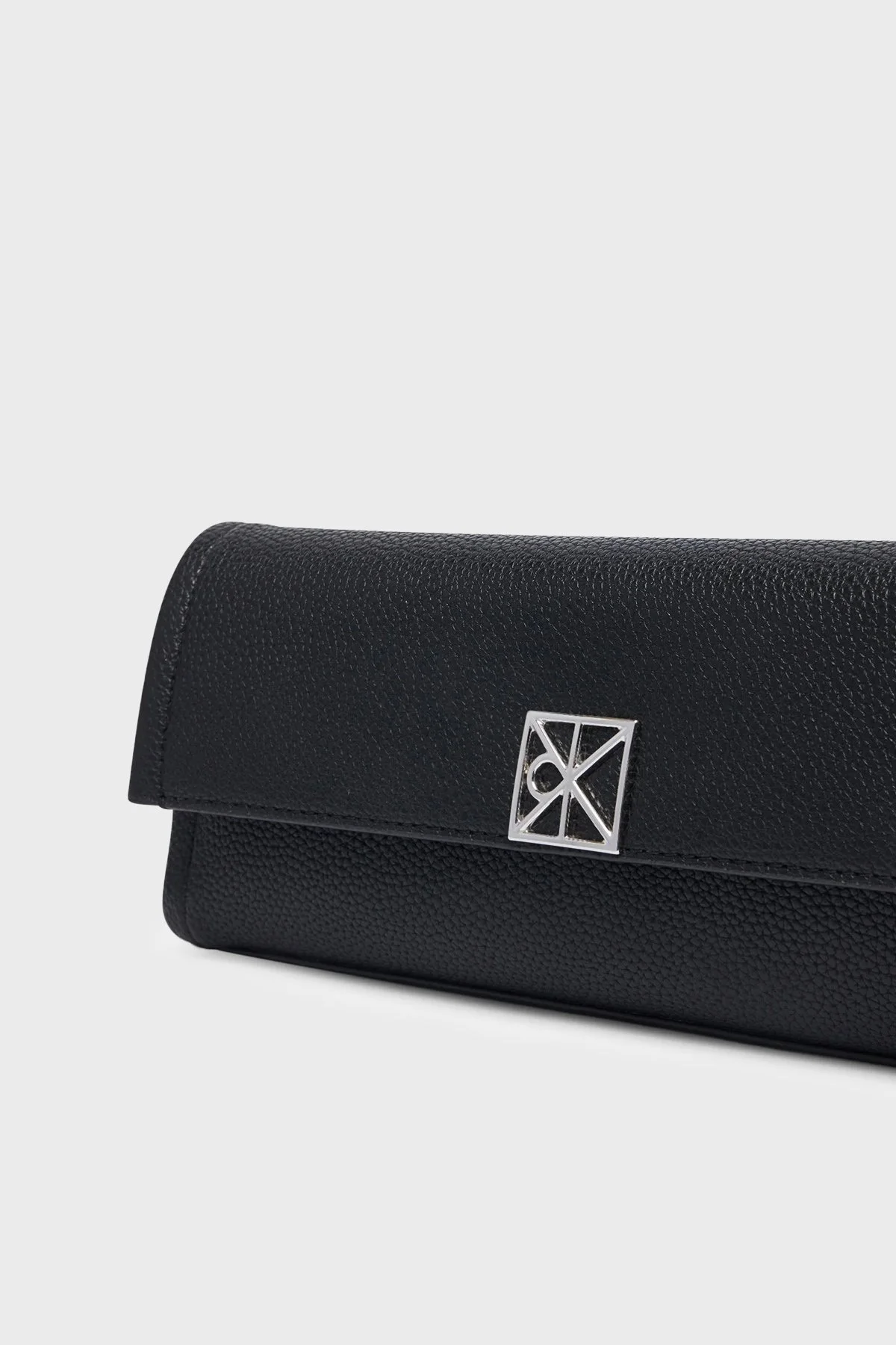 Calvin Klein Logolu Zincir Askılı LV04F3740GUB1 Kadın Çanta LV04F3740G UB1 SİYAH - 6