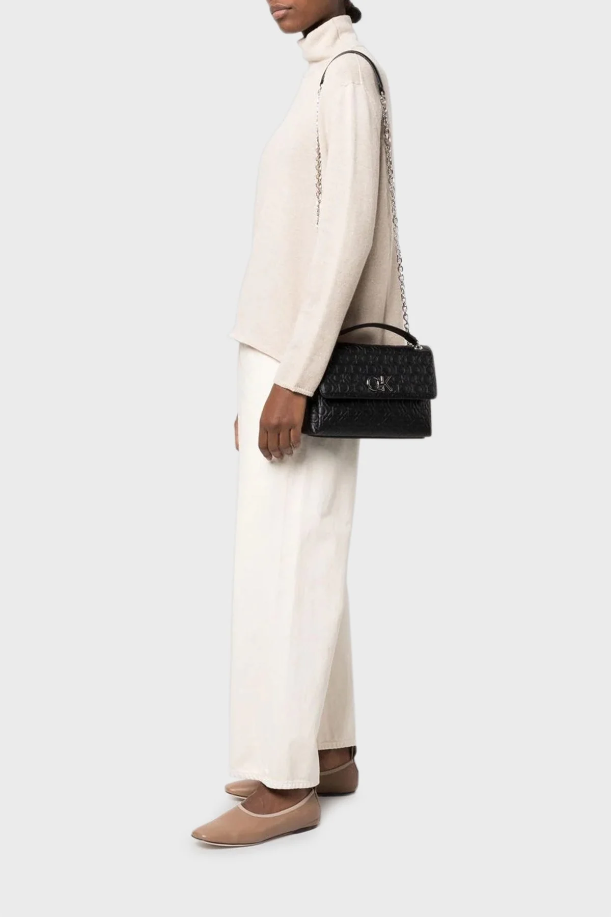 Calvin Klein Logolu Zincir Detaylı Omuz Askılı Bayan Çanta K60K610186 BAX SİYAH - 2