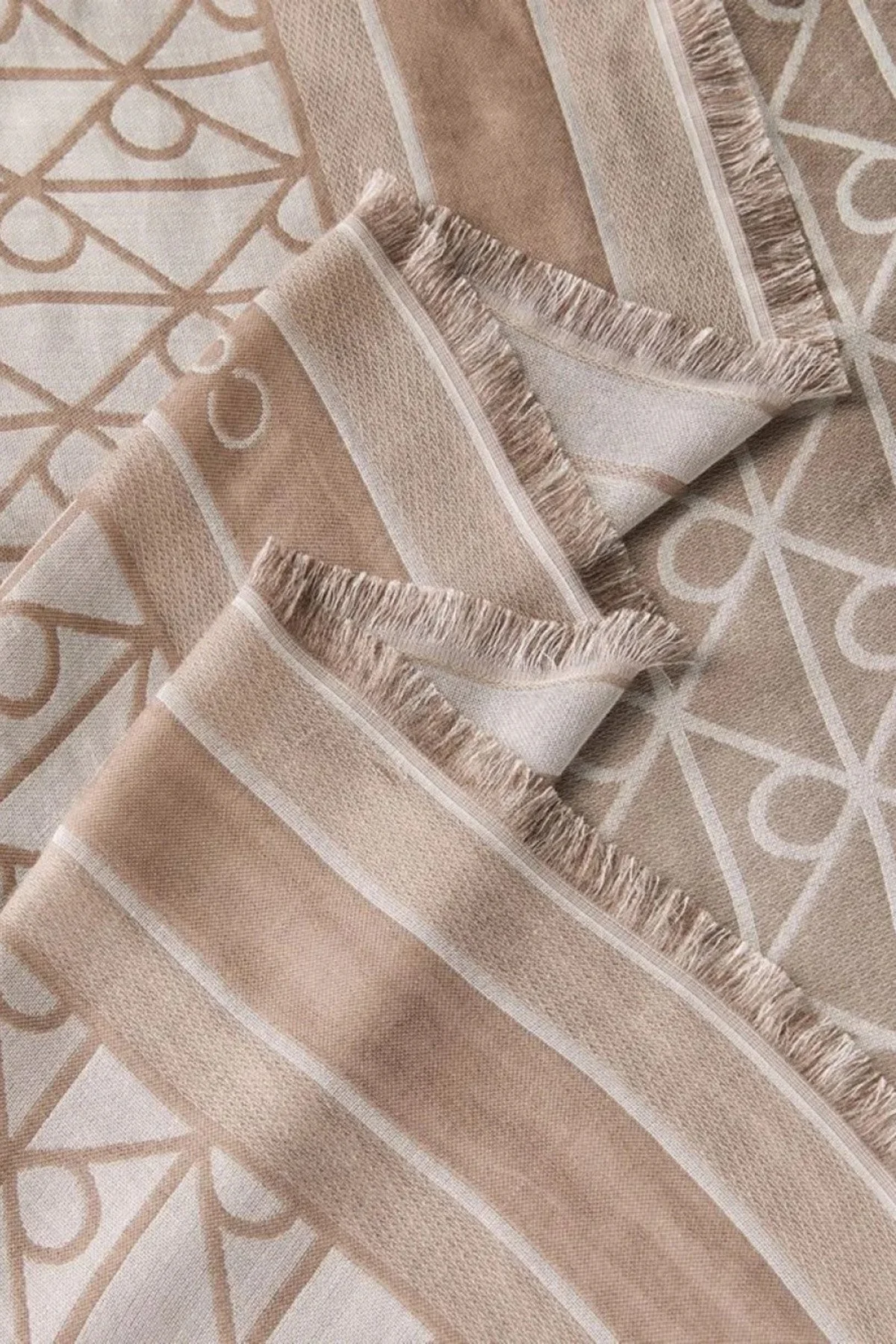 Calvin Klein Modal Logolu 120 x 120 cm LV04F8080GVFU Kadın Şal LV04F8080G VFU TOPRAK - 2