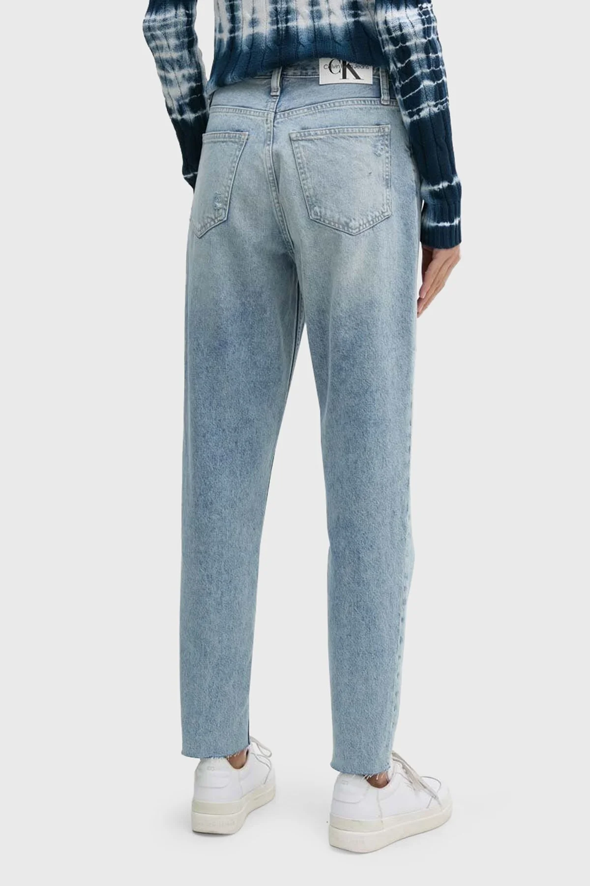 Calvin Klein Mom Fit Yüksek Bel Jeans J20J2236531AA Bayan Kot Pantolon J20J223653 1AA AÇIK MAVİ - 3