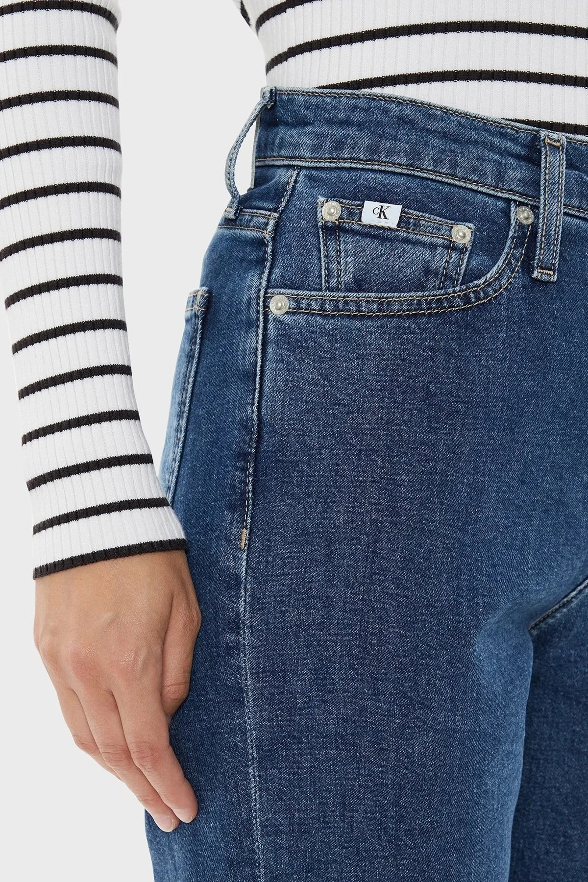 Calvin Klein Mom Fit Yüksek Bel Jeans J20J2236601A4 Bayan Kot Pantolon J20J223660 1A4 MAVİ - 9