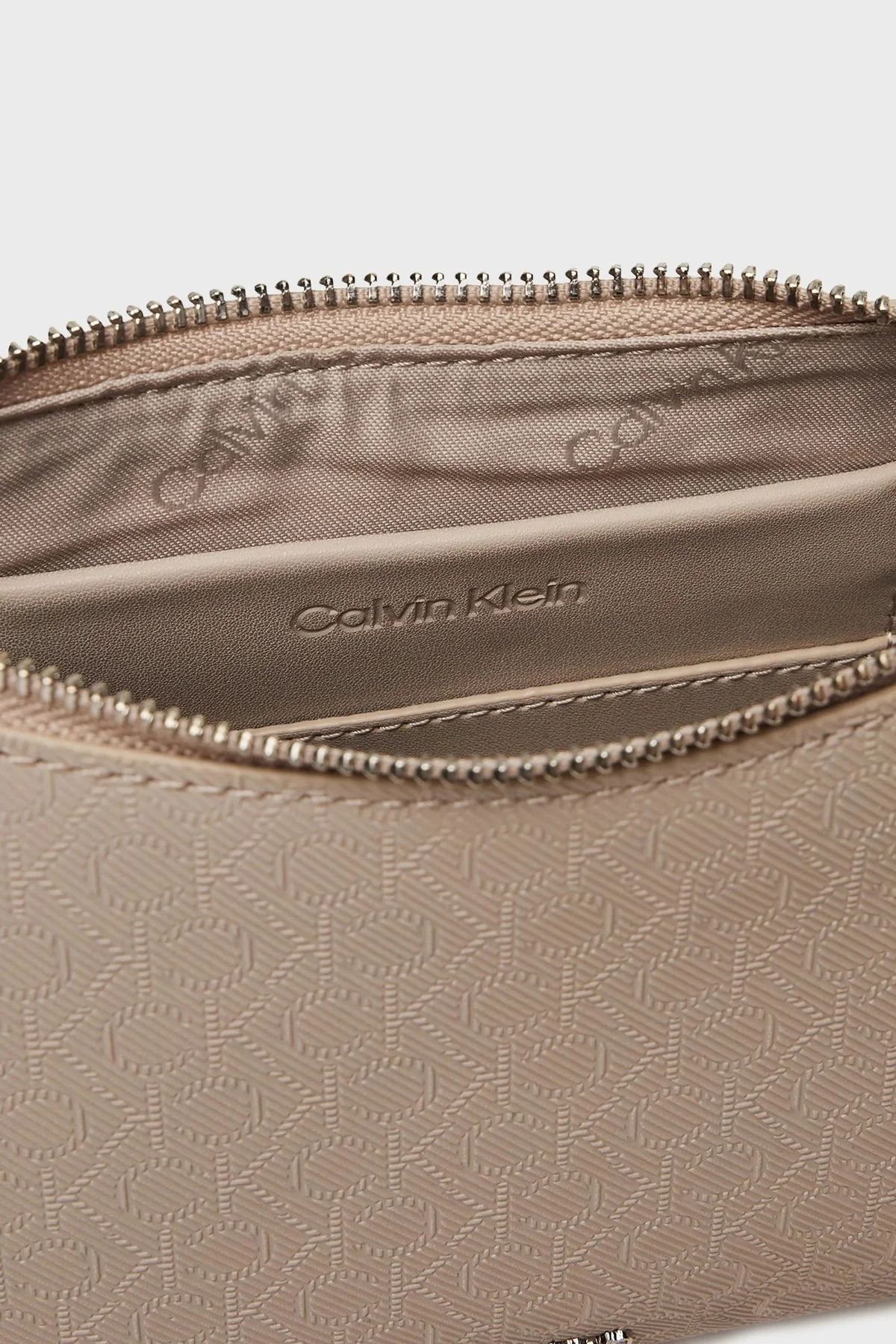 Calvin Klein Monogram Logo Baskılı Ayarlanabilir Askılı LV04F3099GRMU Bayan Çanta LV04F3099G RMU KAHVE - 4