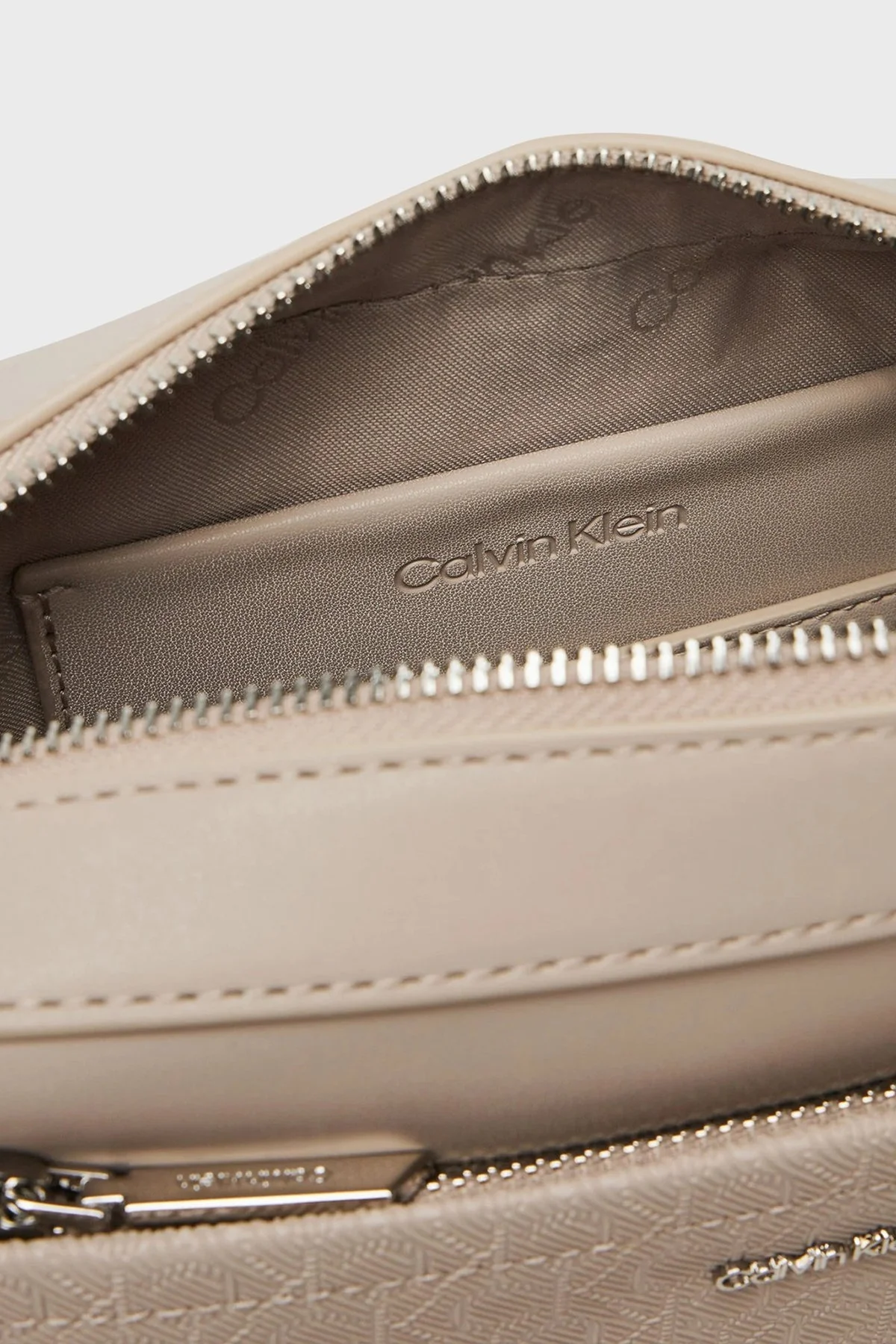 Calvin Klein Monogram Logo Baskılı Çıkarılabilir Askılı LV04F3080GRMU Bayan Çanta LV04F3080G RMU KAHVE - 4