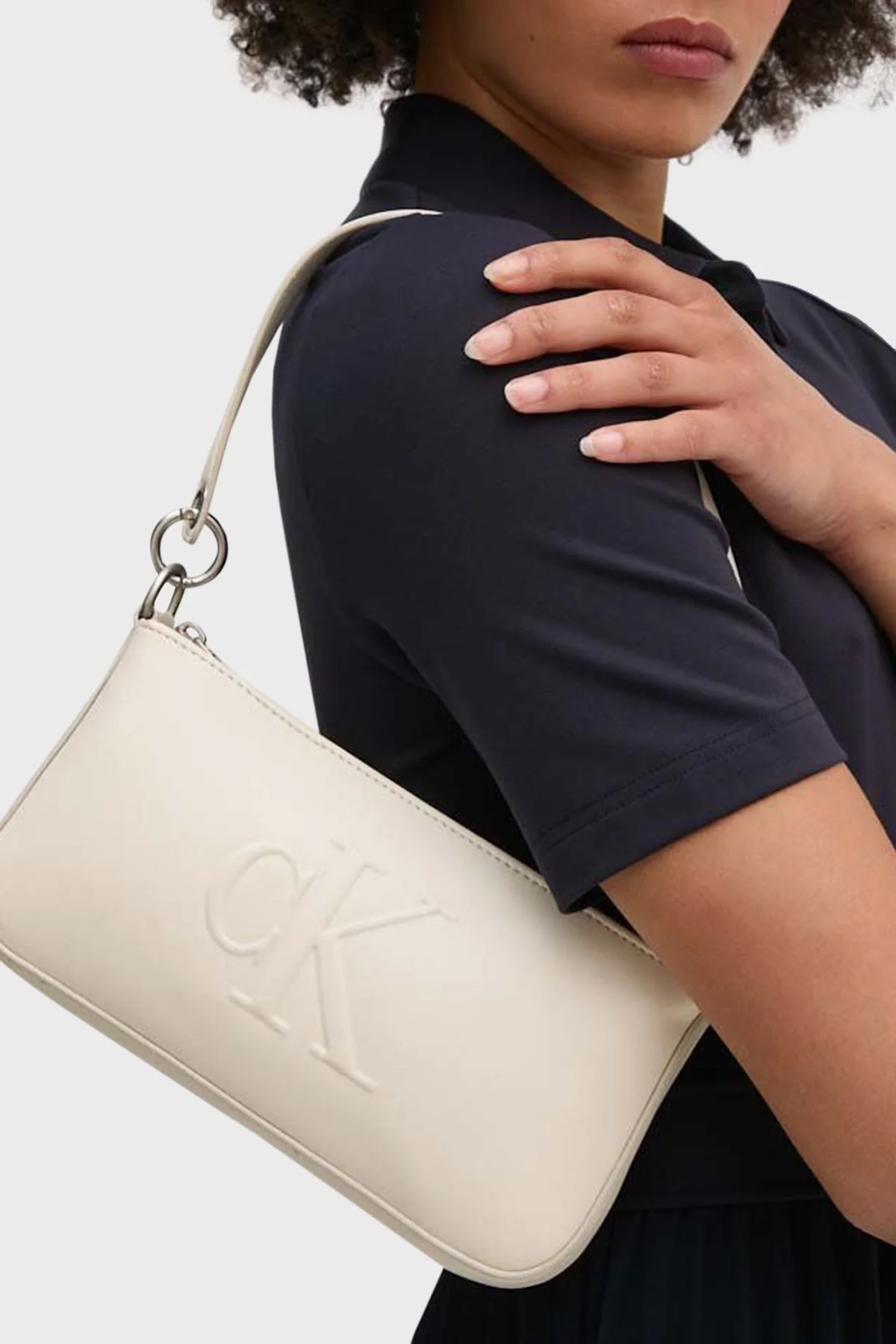 Calvin Klein Monogram Logo Baskılı Fermuarlı K60K612725PCJ Bayan Çanta K60K612725 PCJ GRİ - 2