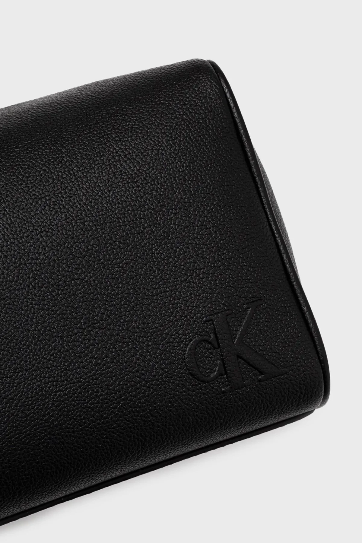Calvin Klein Monogram Logo Baskılı Tutma Saplı LV04G1042GUB1 Erkek Çanta LV04G1042G UB1 SİYAH - 7