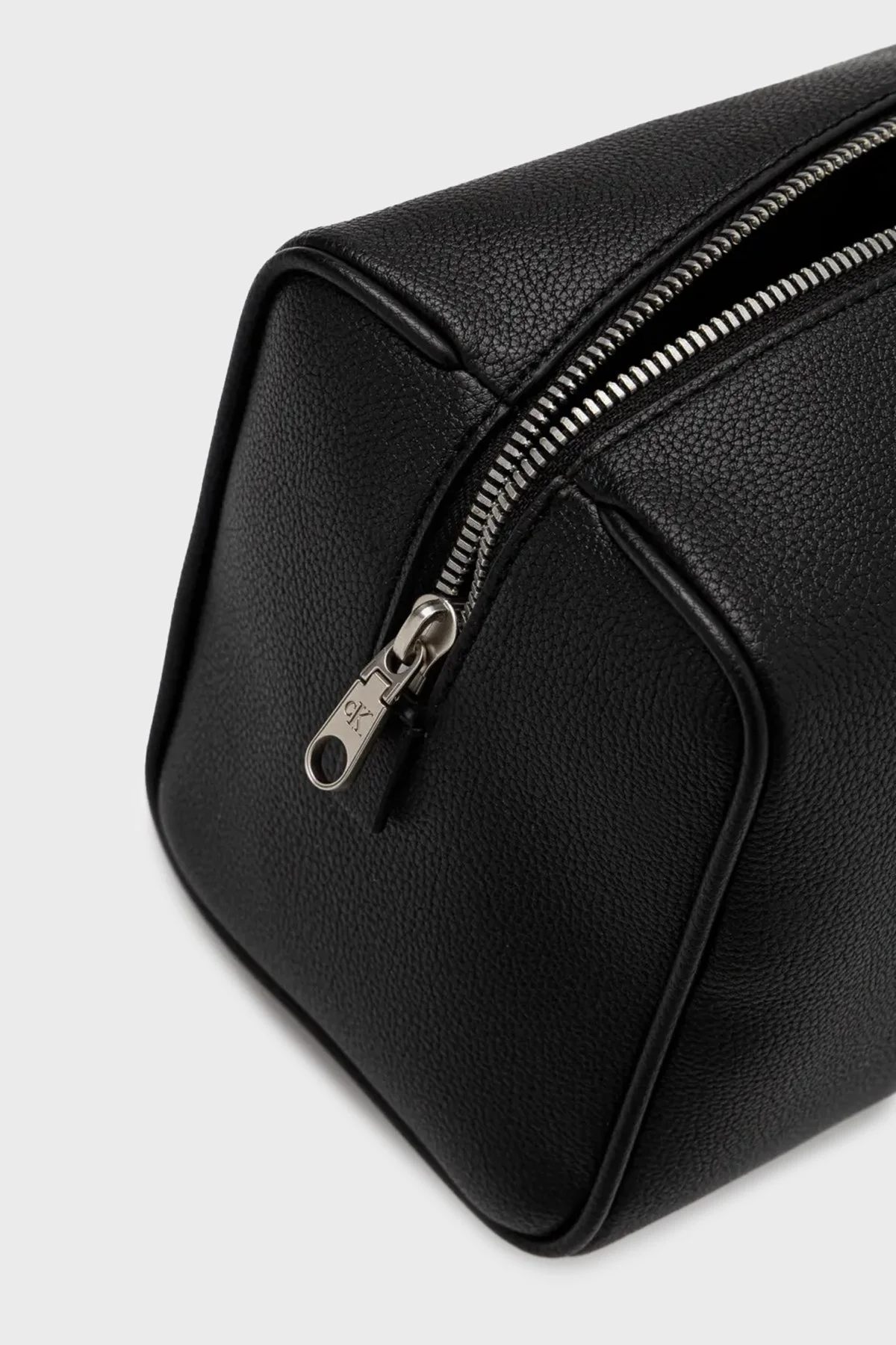 Calvin Klein Monogram Logo Baskılı Tutma Saplı LV04G1042GUB1 Erkek Çanta LV04G1042G UB1 SİYAH - 12