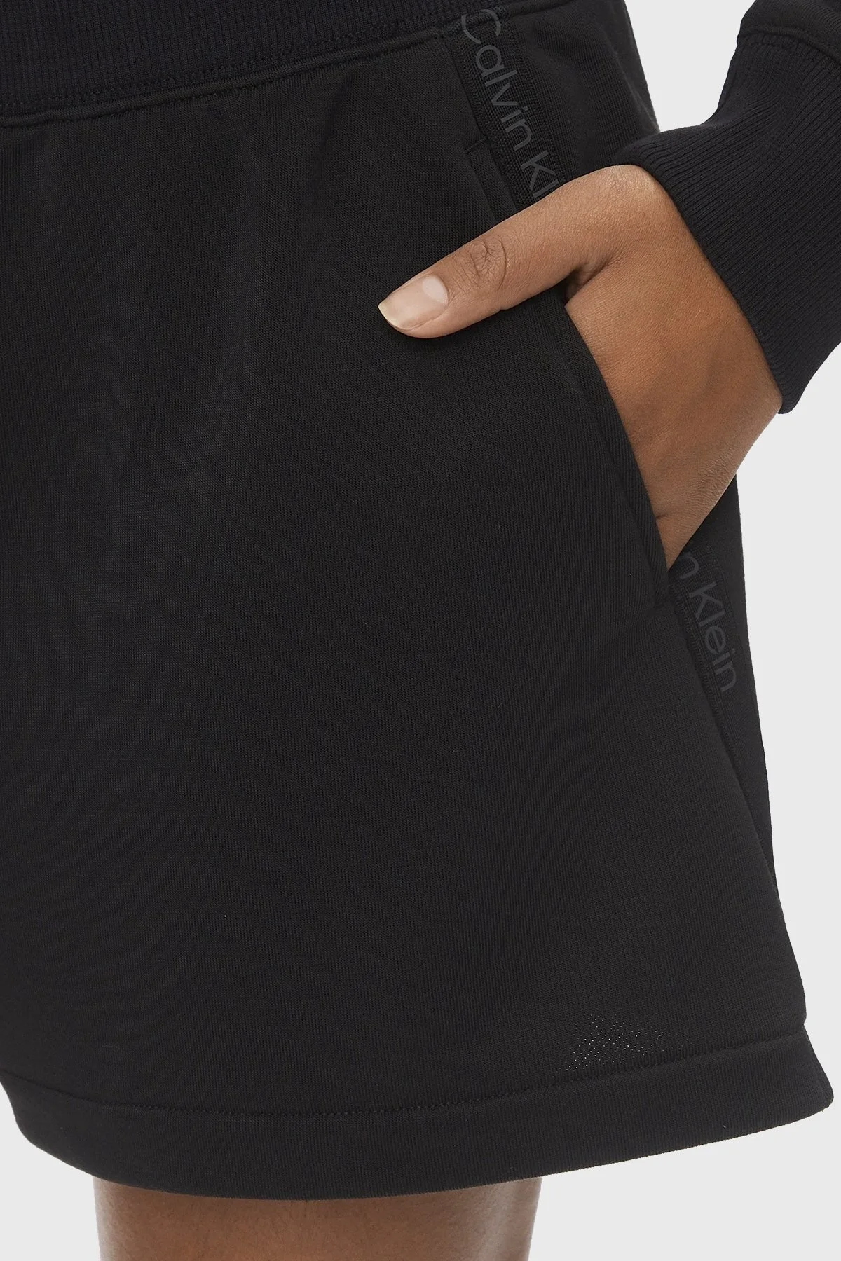 Calvin Klein Normal Bel Regular Fit 00GWS4S826BAE Bayan Short 00GWS4S826 BAE SİYAH - 4