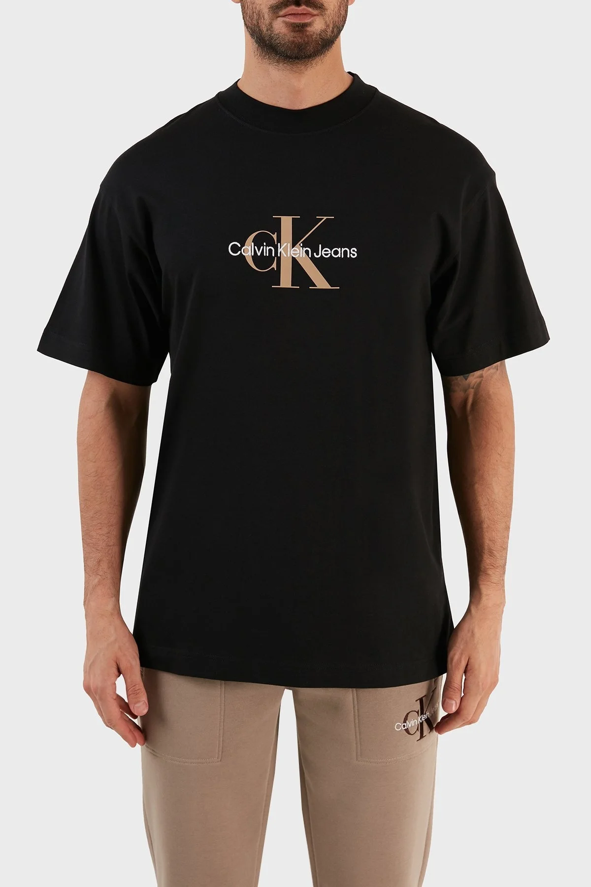 Calvin Klein Organik Pamuklu Oversize Bisiklet Yaka Erkek T Shirt J30J322516 BEH SİYAH - 1