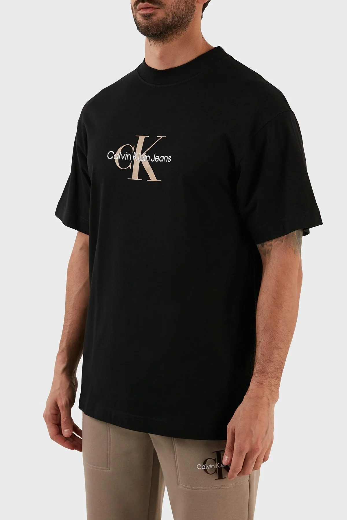 Calvin Klein Organik Pamuklu Oversize Bisiklet Yaka Erkek T Shirt J30J322516 BEH SİYAH - 3