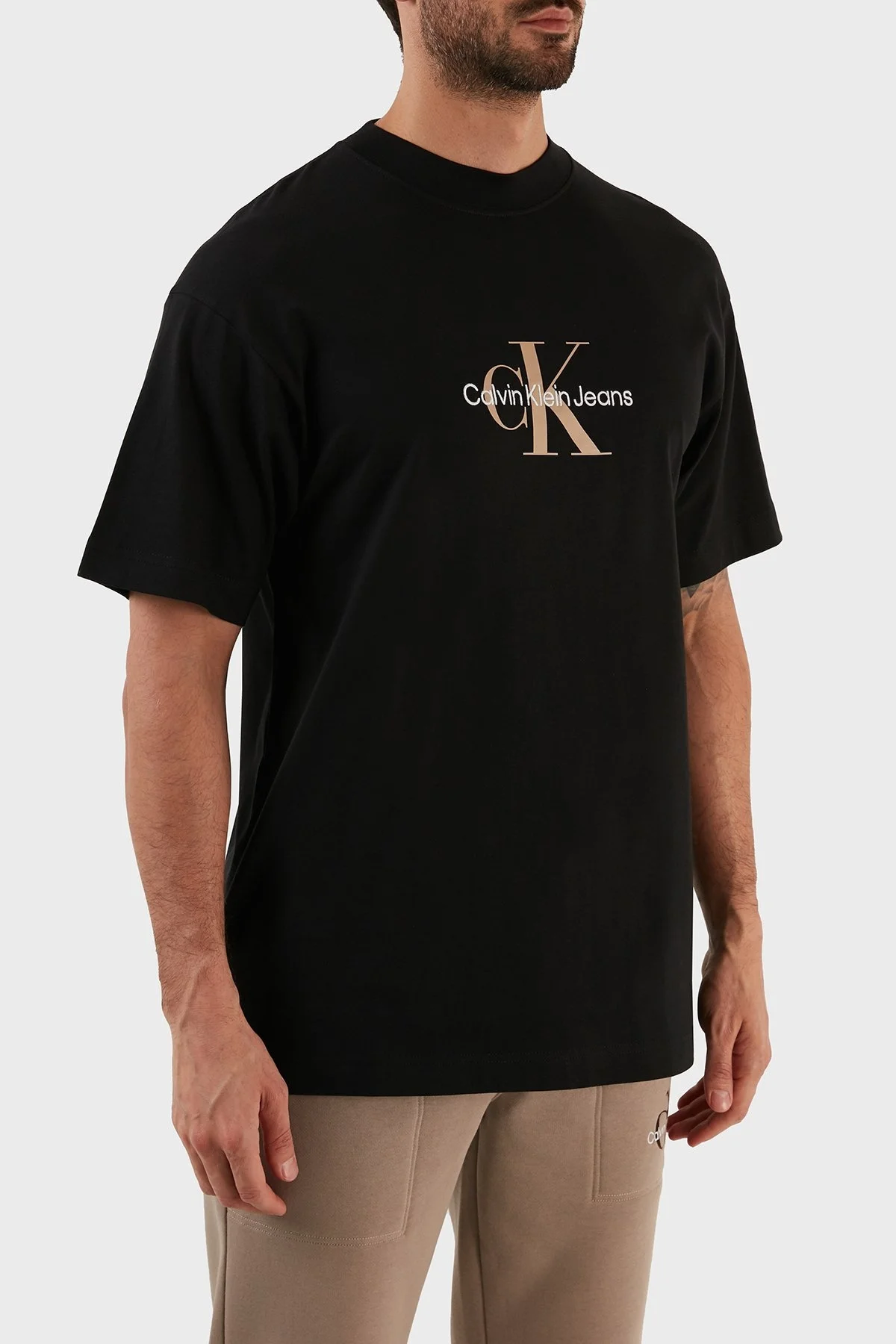 Calvin Klein Organik Pamuklu Oversize Bisiklet Yaka Erkek T Shirt J30J322516 BEH SİYAH - 4