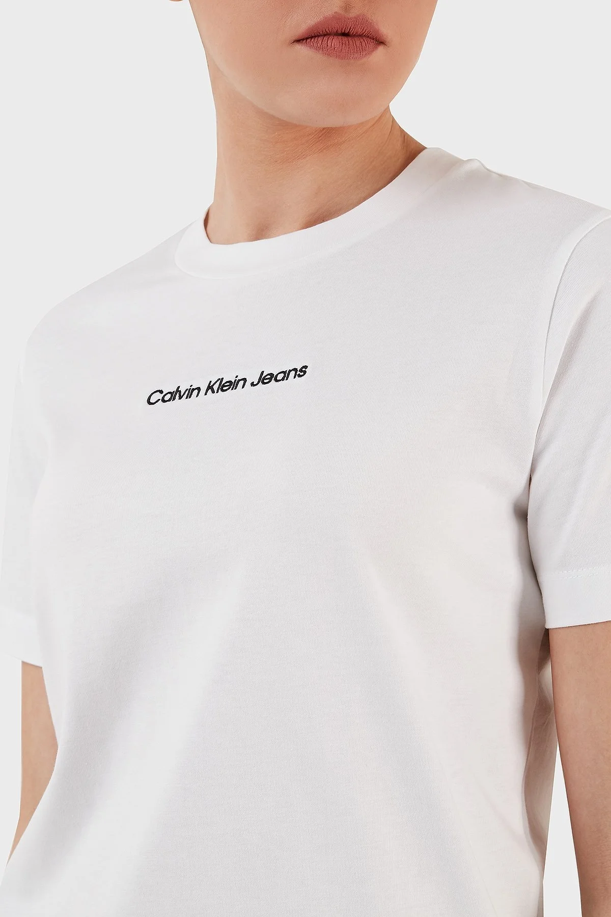 Calvin Klein Organik Pamuklu Regular Fit Bisiklet Yaka Bayan T Shirt J20J221065 YAF BEYAZ - 11