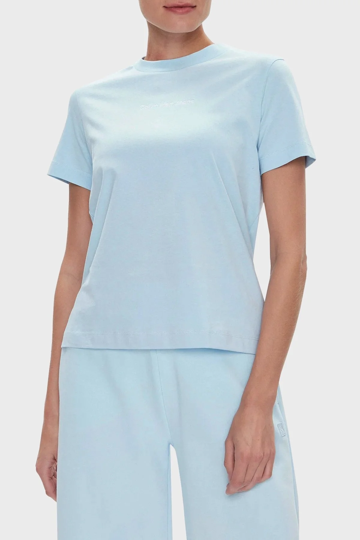 Calvin Klein Organik Pamuklu Regular Fit Bisiklet Yaka J20J221065CYR Bayan T Shirt J20J221065 CYR AÇIK MAVİ - 1