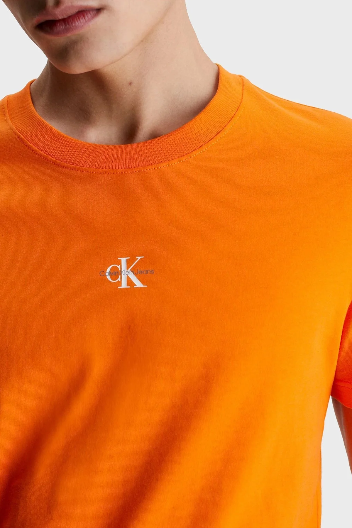 Calvin Klein Organik Pamuklu Regular Fit Bisiklet Yaka J30J322466SCB Erkek T Shirt J30J322466 SCB TURUNCU - 3