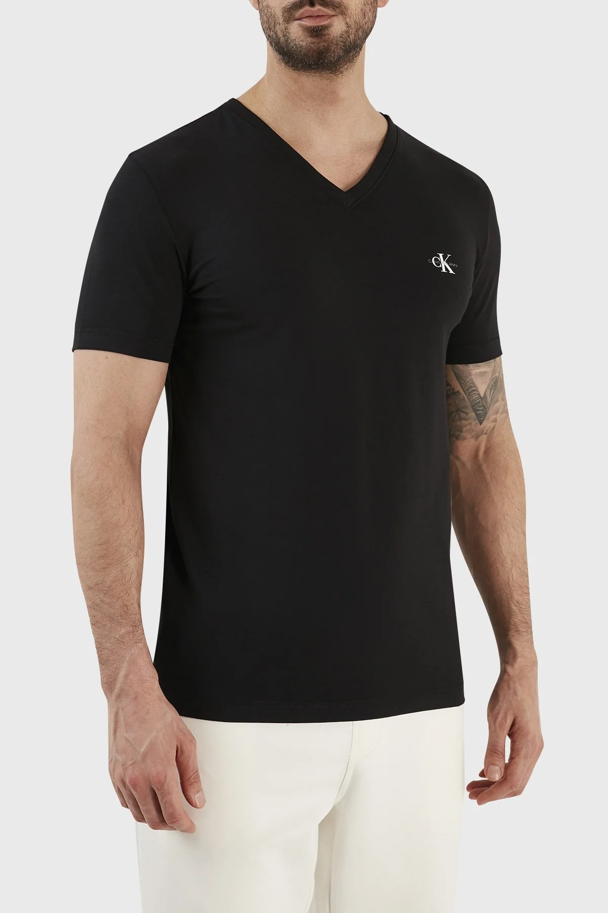 Calvin Klein Organik Pamuklu Regular Fit V Yaka J30J322842BEH Erkek T Shirt J30J322842 BEH SİYAH - 4