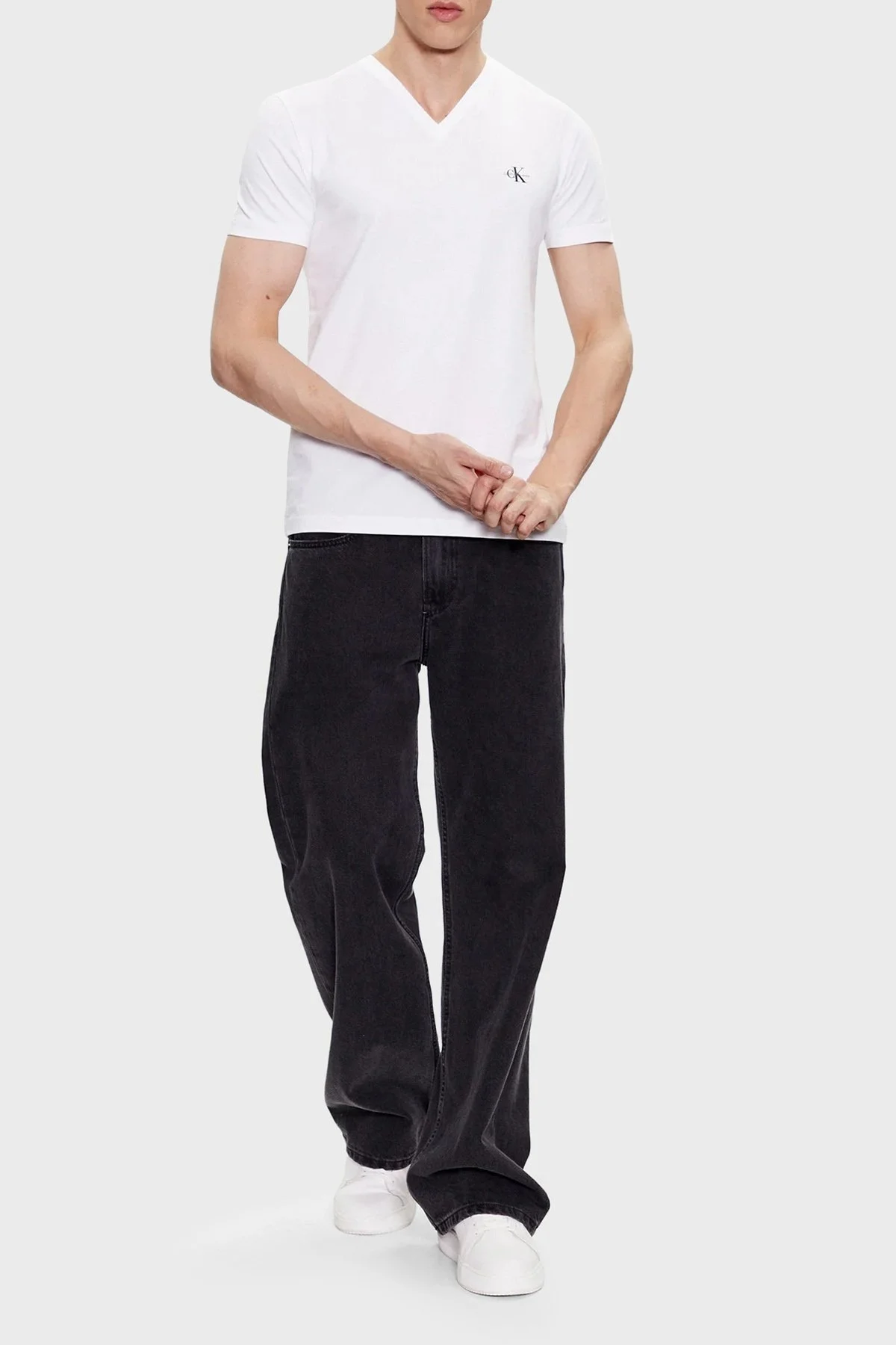 Calvin Klein Organik Pamuklu Regular Fit V Yaka J30J322842YAF Erkek T Shirt J30J322842 YAF BEYAZ - 2