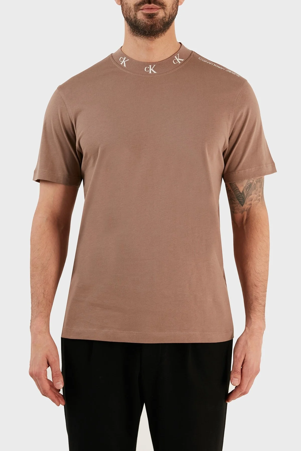 Calvin Klein Organik Pamuklu Relaxed Fit Sıfır Yaka Erkek T Shirt J30J321706 GVE KAHVE - 1