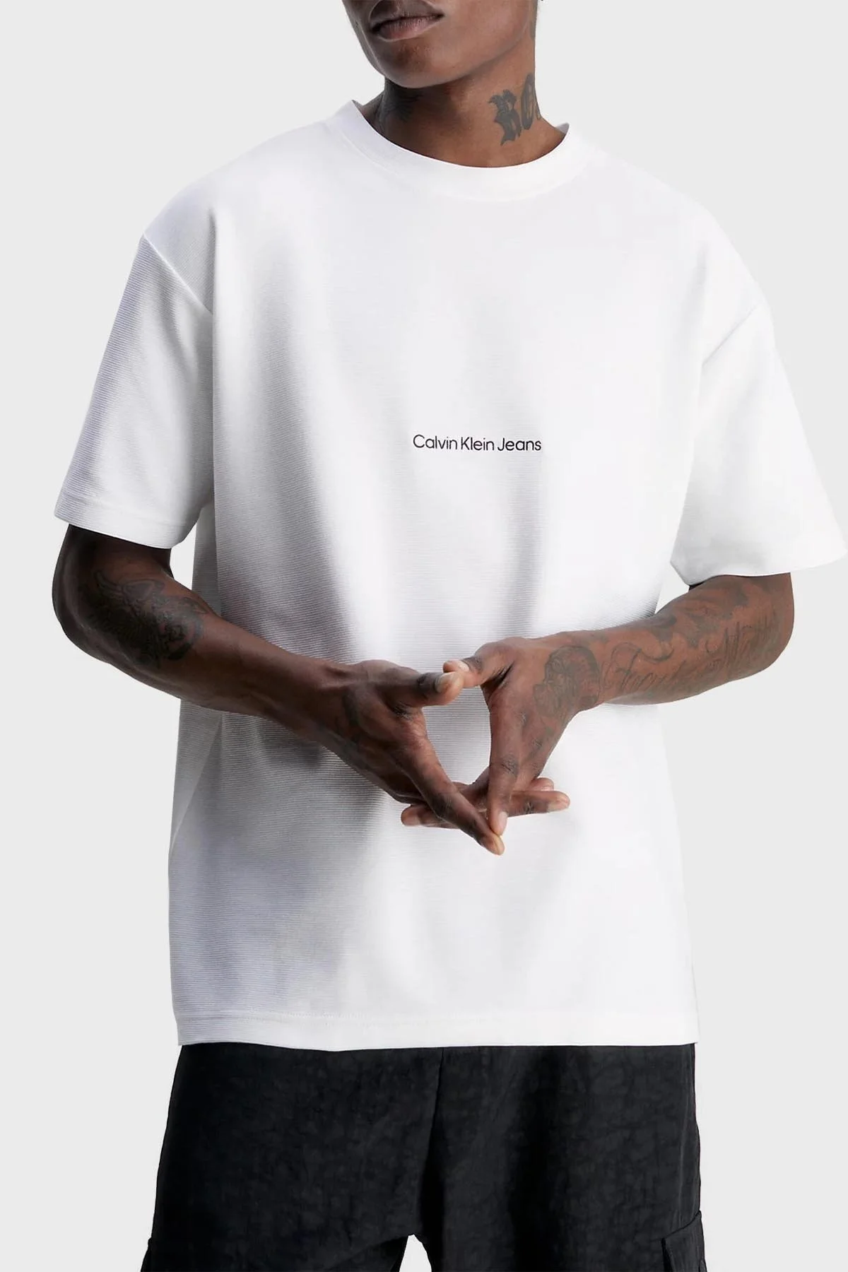 Calvin Klein Organik Pamuklu Slim Fit Bisiklet Yaka Erkek T Shirt J30J323491 YAF BEYAZ - 1