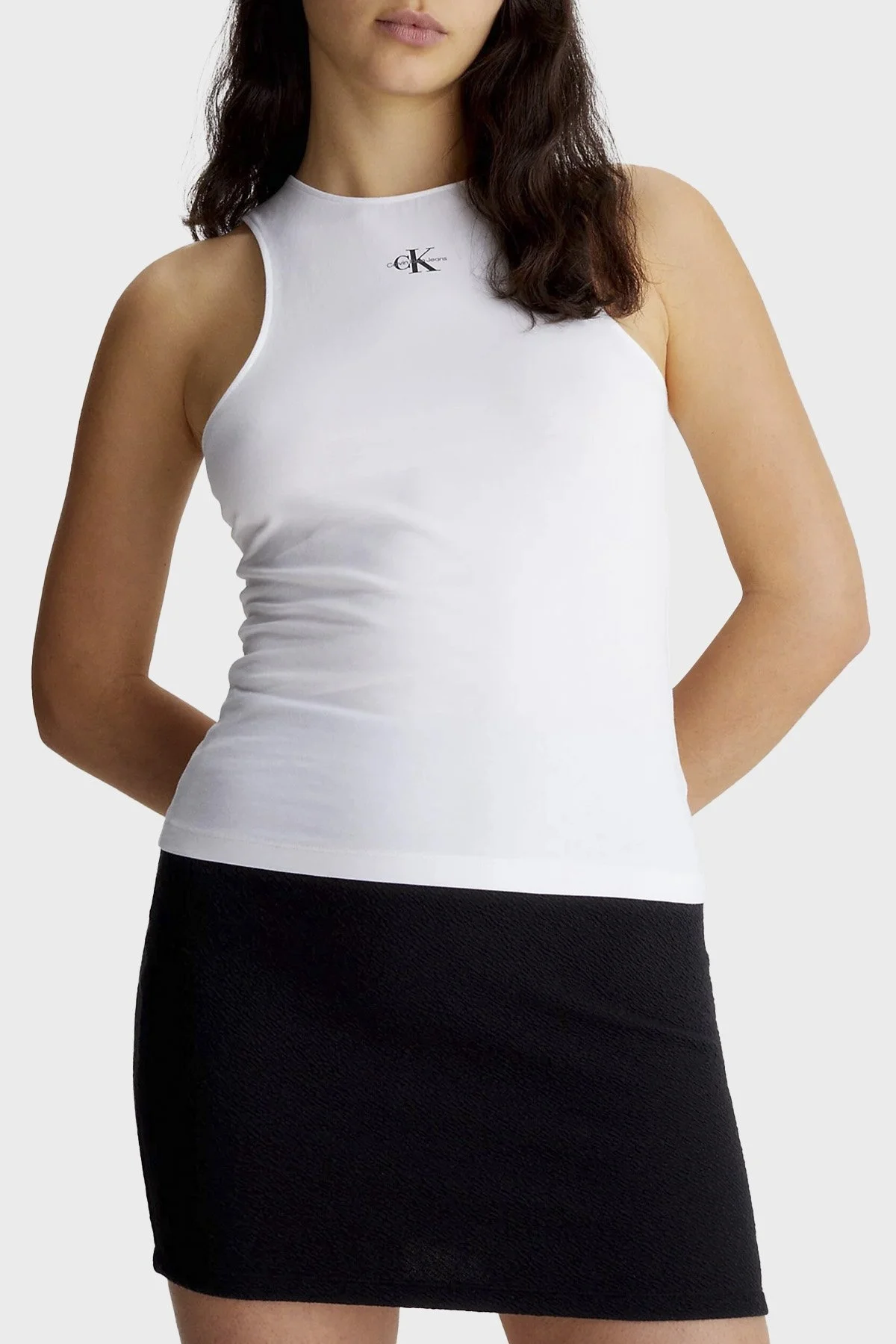 Calvin Klein Organik Pamuklu Streç Jarse Dar Kesim Kolsuz J20J220765YAF Bayan T Shirt J20J220765 YAF BEYAZ - 1