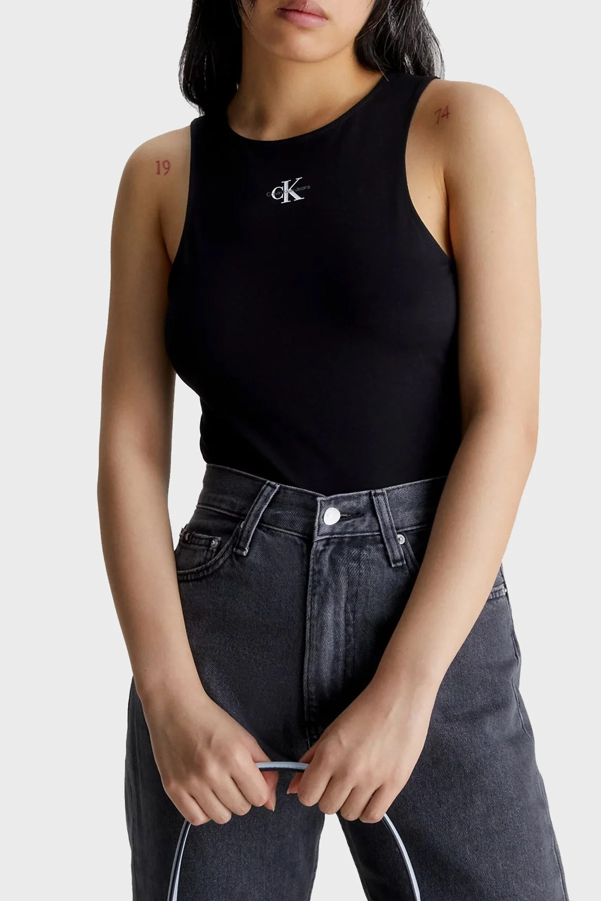 Calvin Klein Organik Pamuklu Streç Jarse Slim Fit Kolsuz J20J220765BEH Bayan T Shirt J20J220765 BEH SİYAH - 1