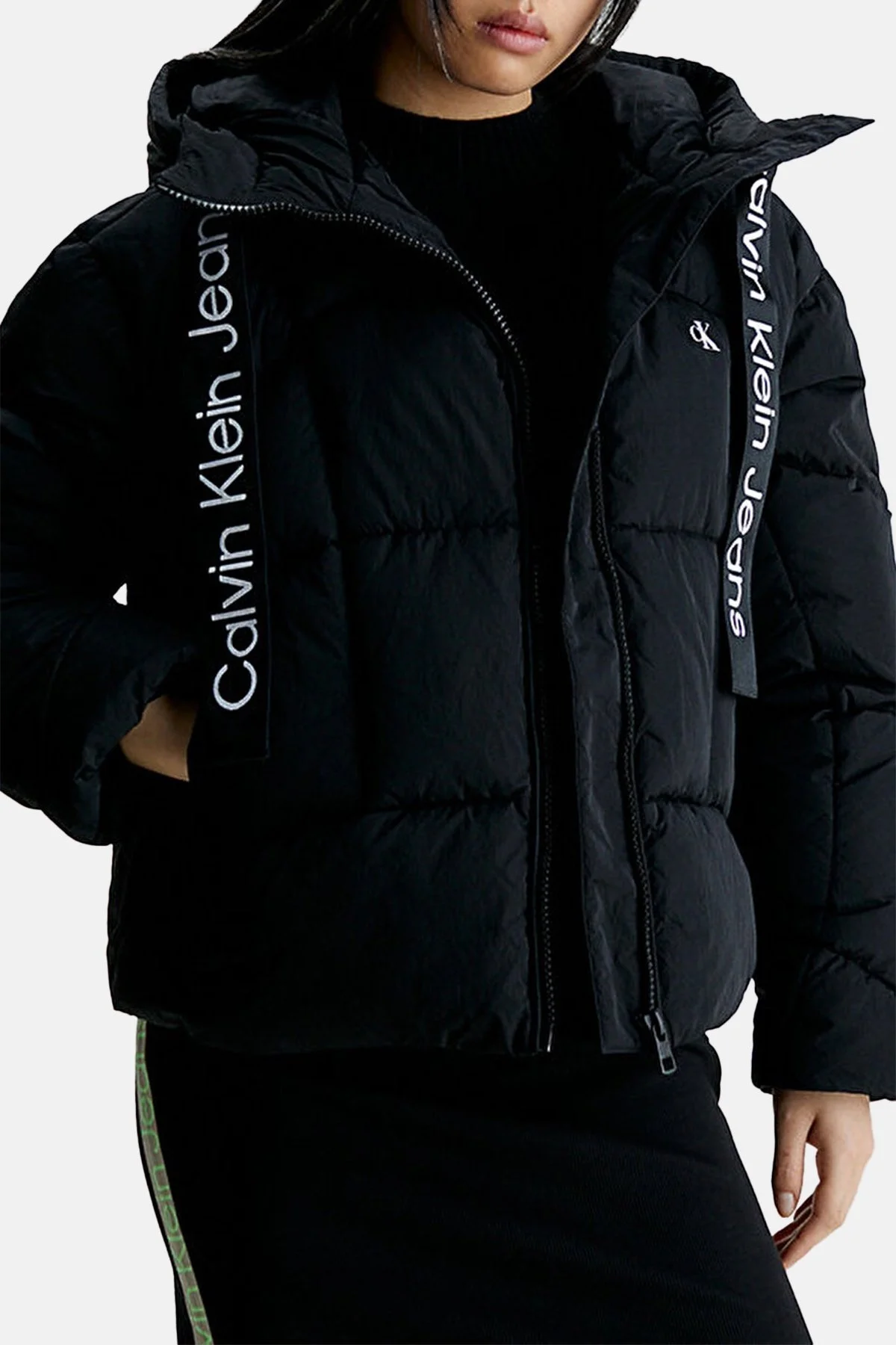 Calvin Klein Oversize Fit Kapüşonlu Kısa Şişme J20J221901BEH Bayan Mont J20J221901 BEH SİYAH - 1