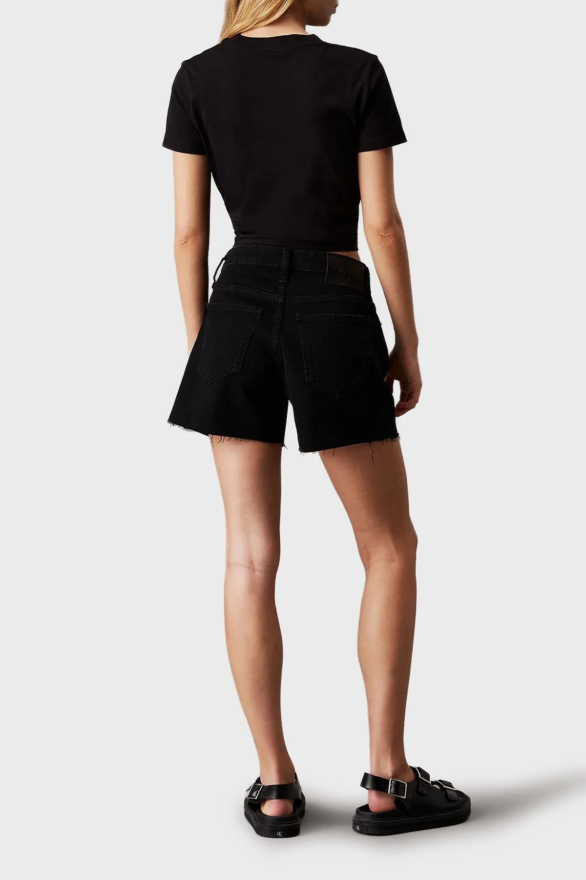 Calvin Klein Pamuk Karışımlı Mom Fit Yüksek Bel Kısa Kot J20J2251541BY Bayan Short J20J225154 1BY SİYAH - 8