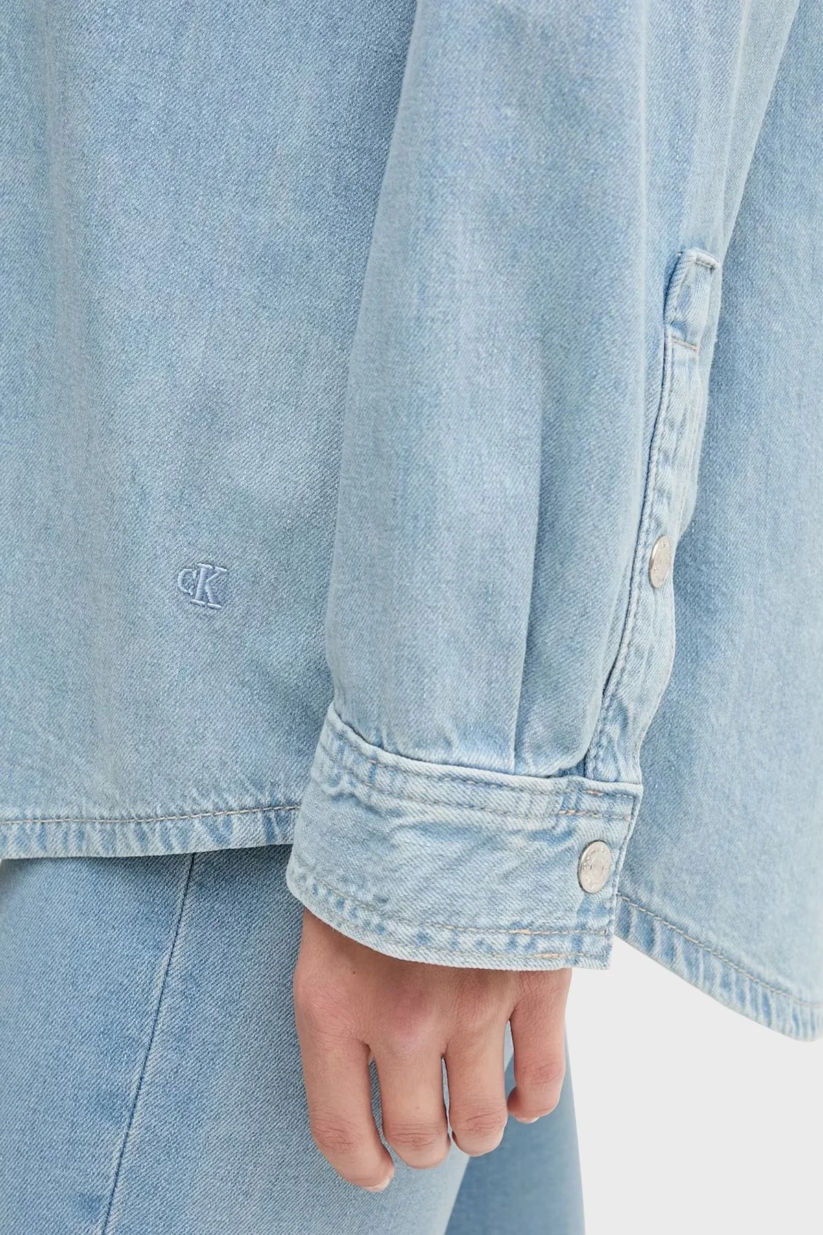 Calvin Klein Pamuk ve Keten Karışımlı Regular Fit Uzun Kollu Kot LV047C709GX1O Bayan Gömlek LV047C709G X1O İNDİGO - 5