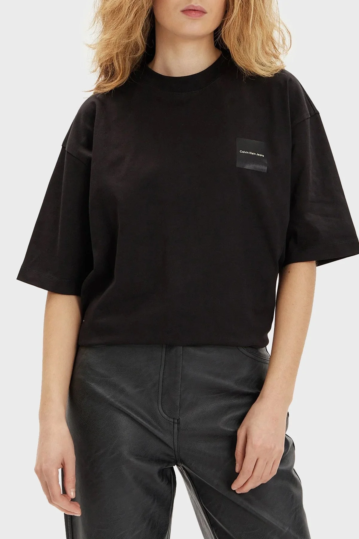 Calvin Klein Pamuklu Boyfriend Fit Bisiklet Yaka J20J223166BEH Bayan T Shirt J20J223166 BEH SİYAH - 1